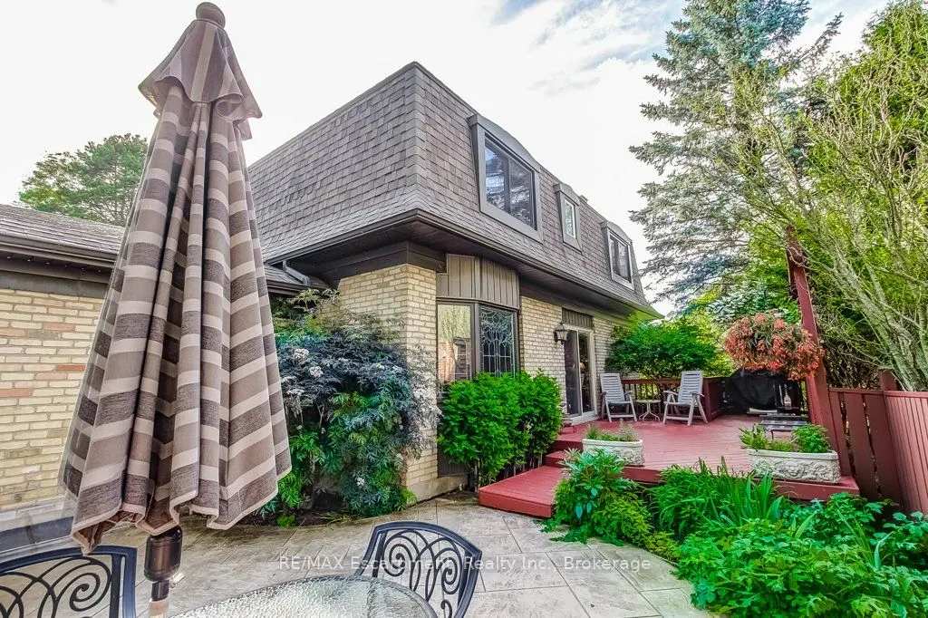 215 Briar Hill Crescent