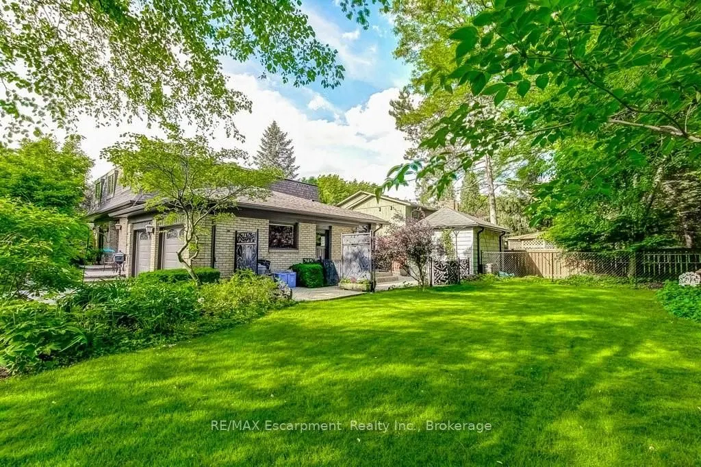 215 Briar Hill Crescent