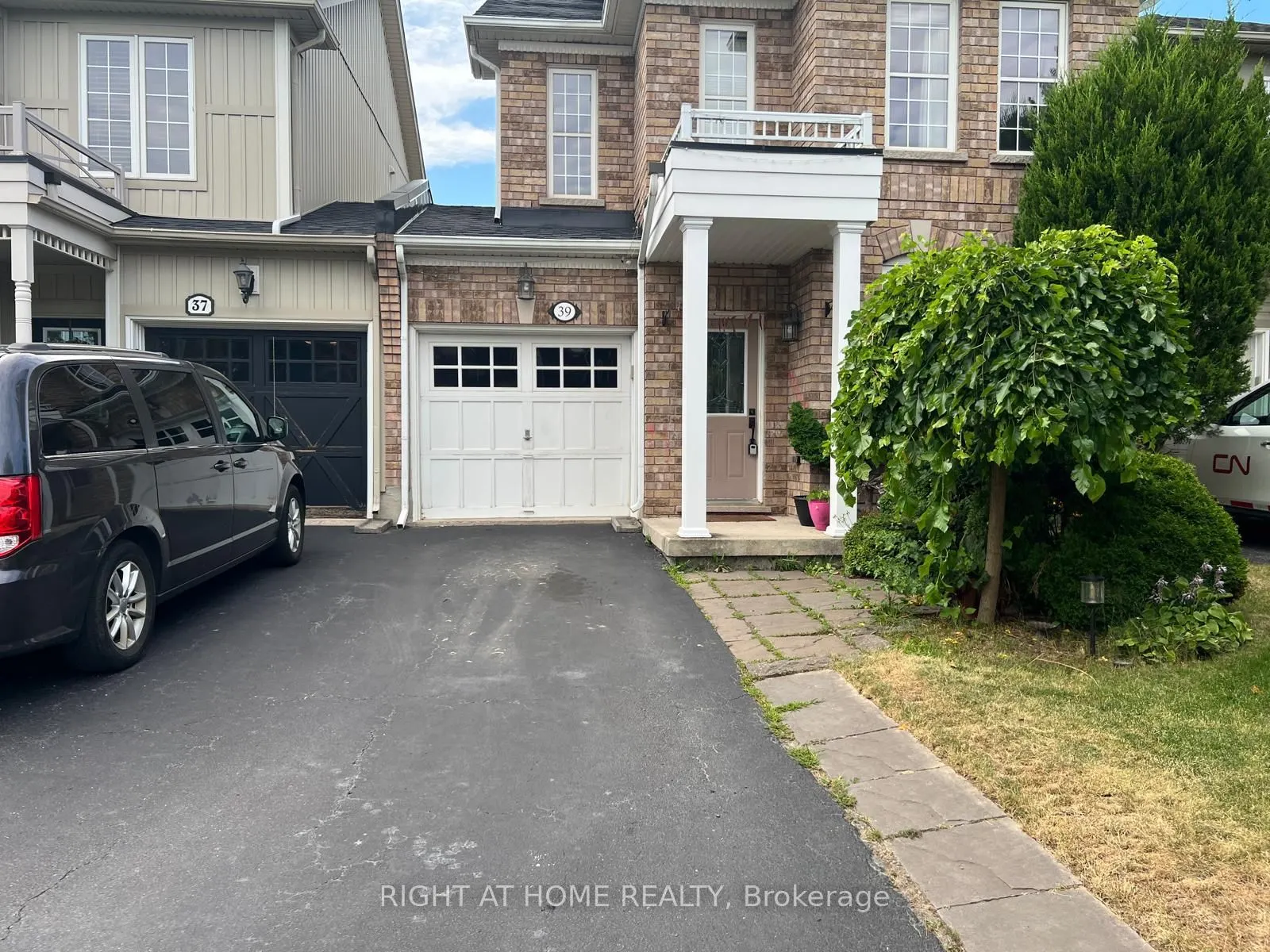 39 Golden Iris Crescent
