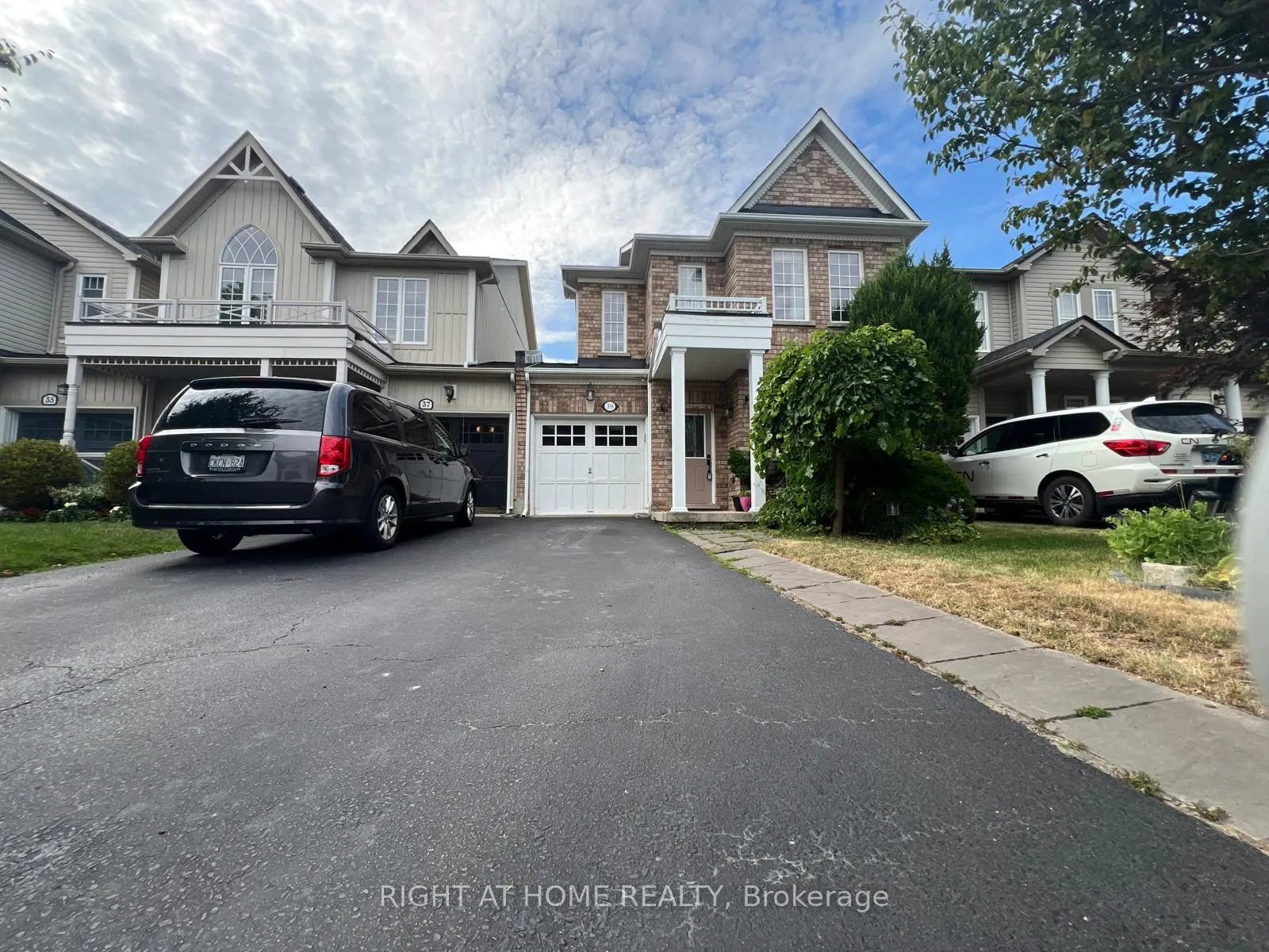 39 Golden Iris Crescent