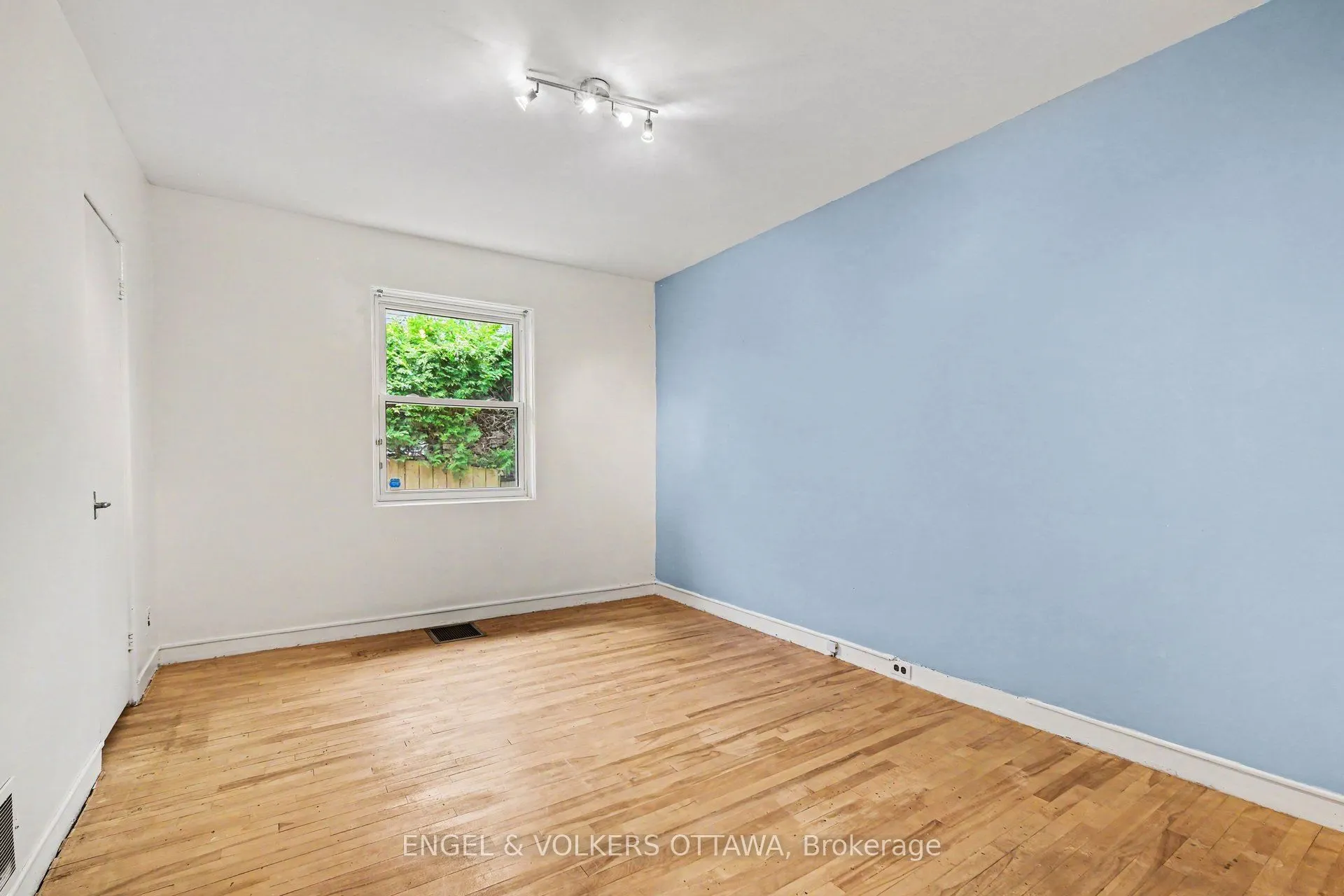 325 Summit Avenue