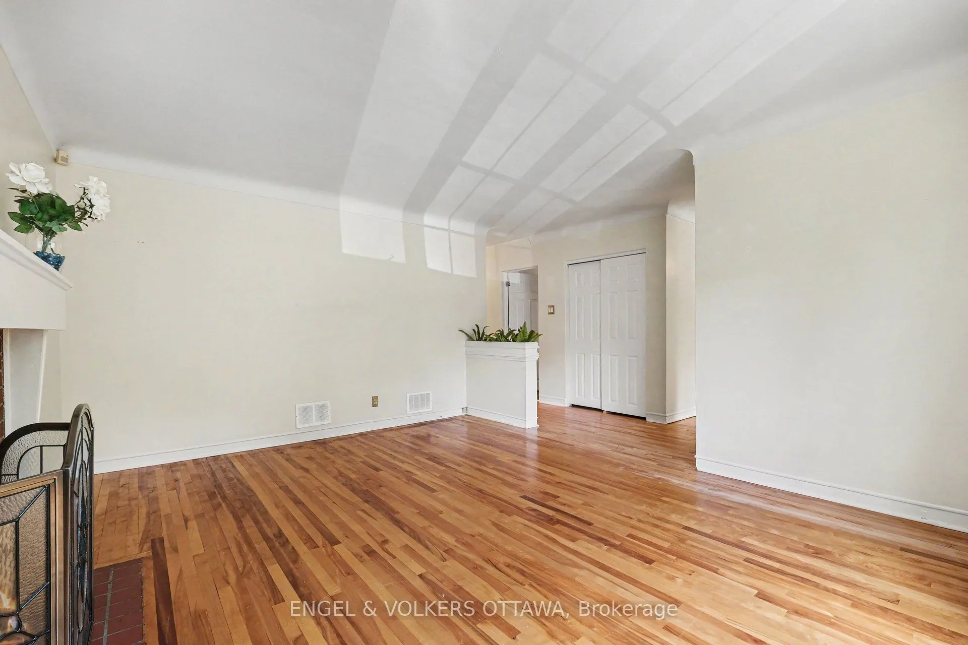 325 Summit Avenue