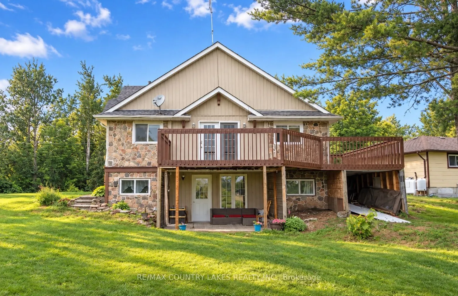 16 Hummingbird Lane