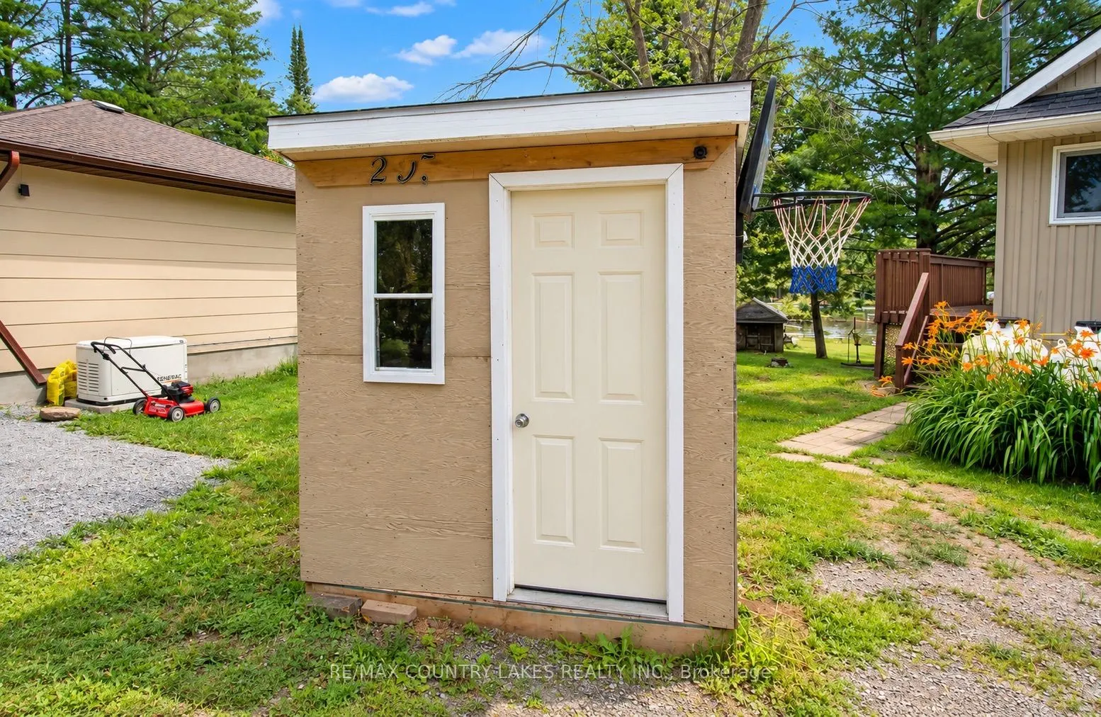 16 Hummingbird Lane
