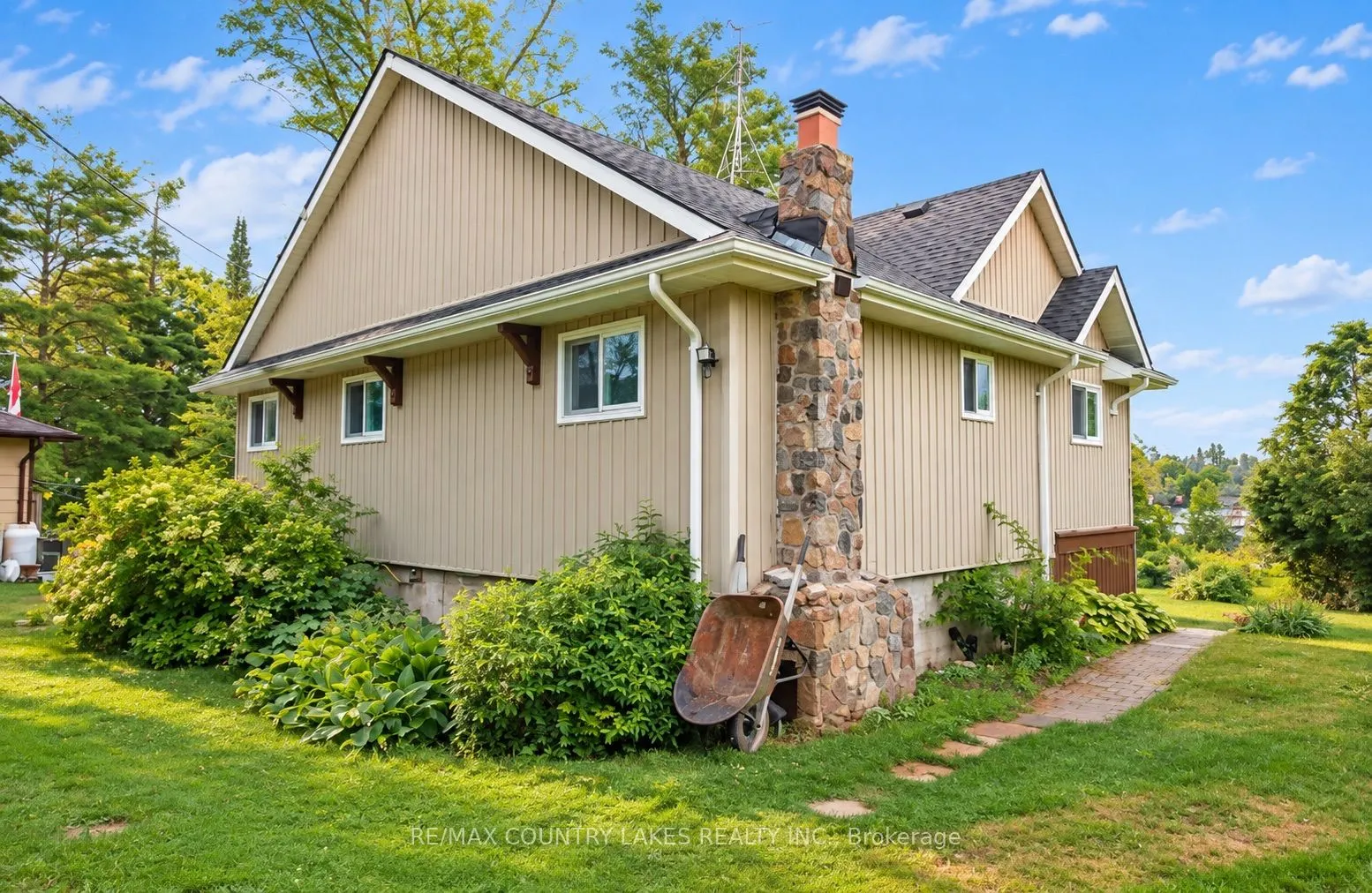 16 Hummingbird Lane