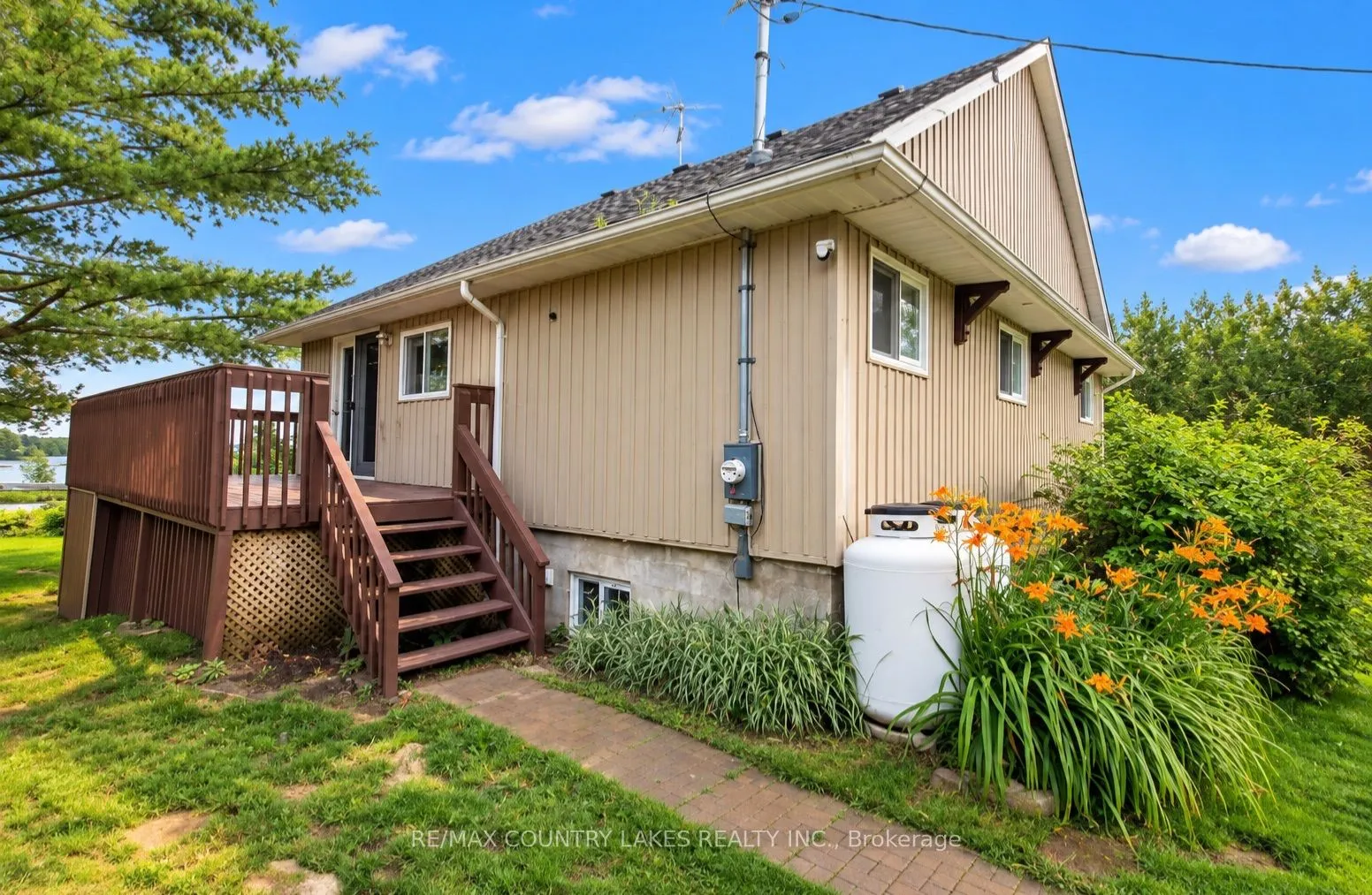 16 Hummingbird Lane