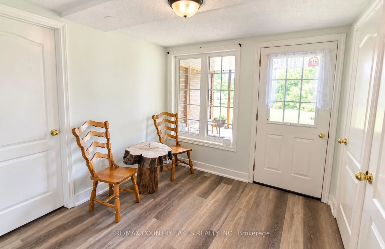 16 Hummingbird Lane