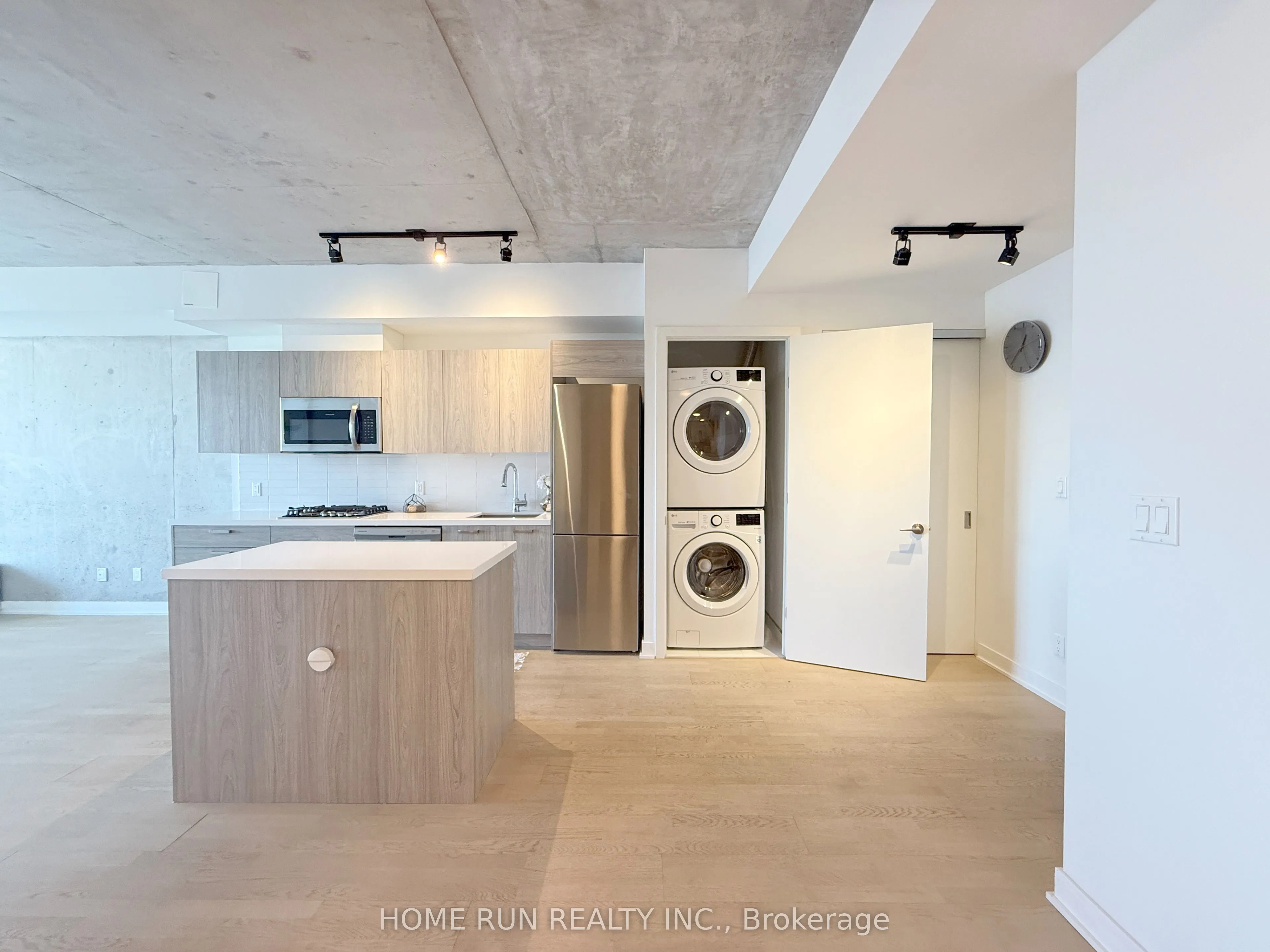 203 CATHERINE Street #1208