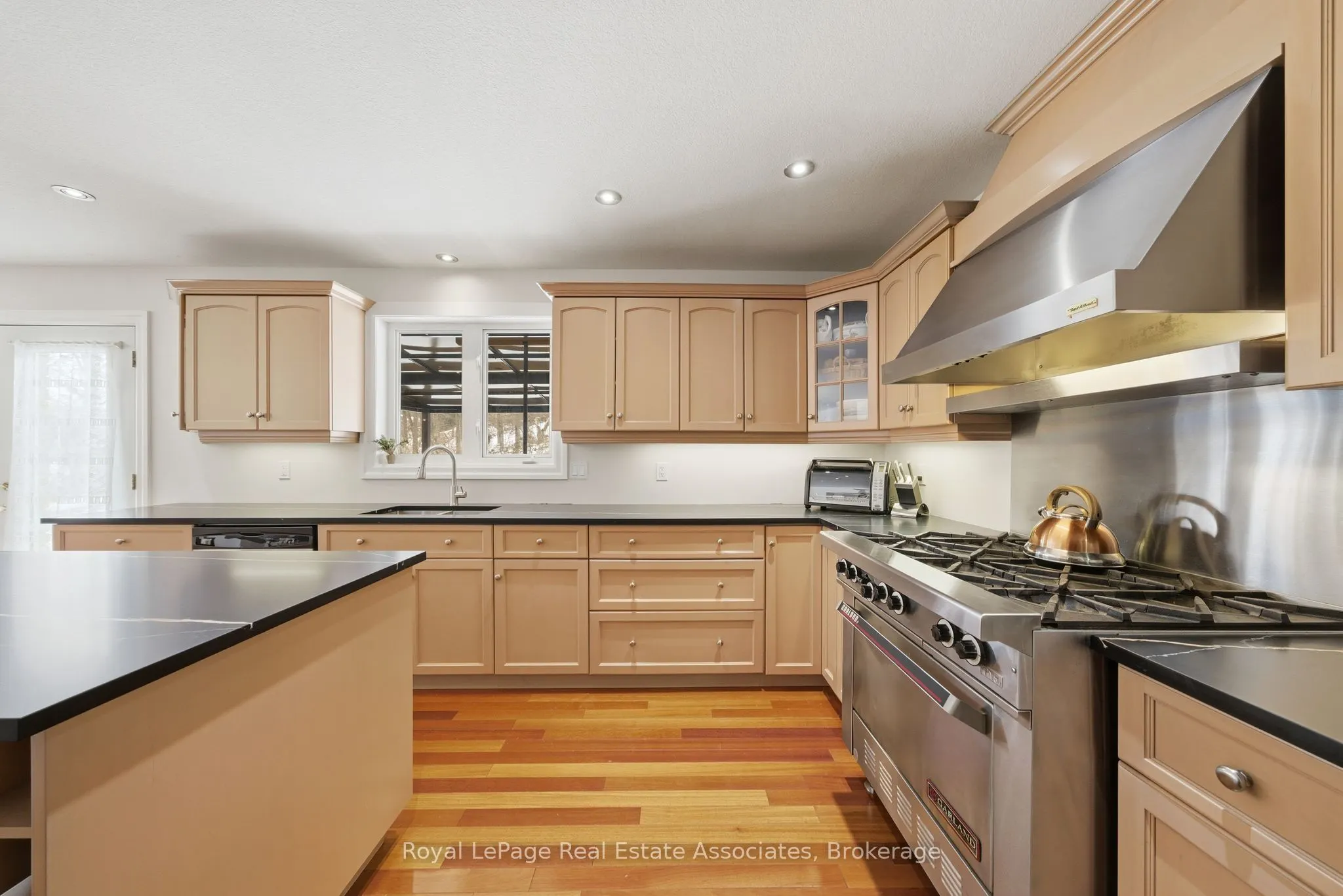 86 Ridge Road E