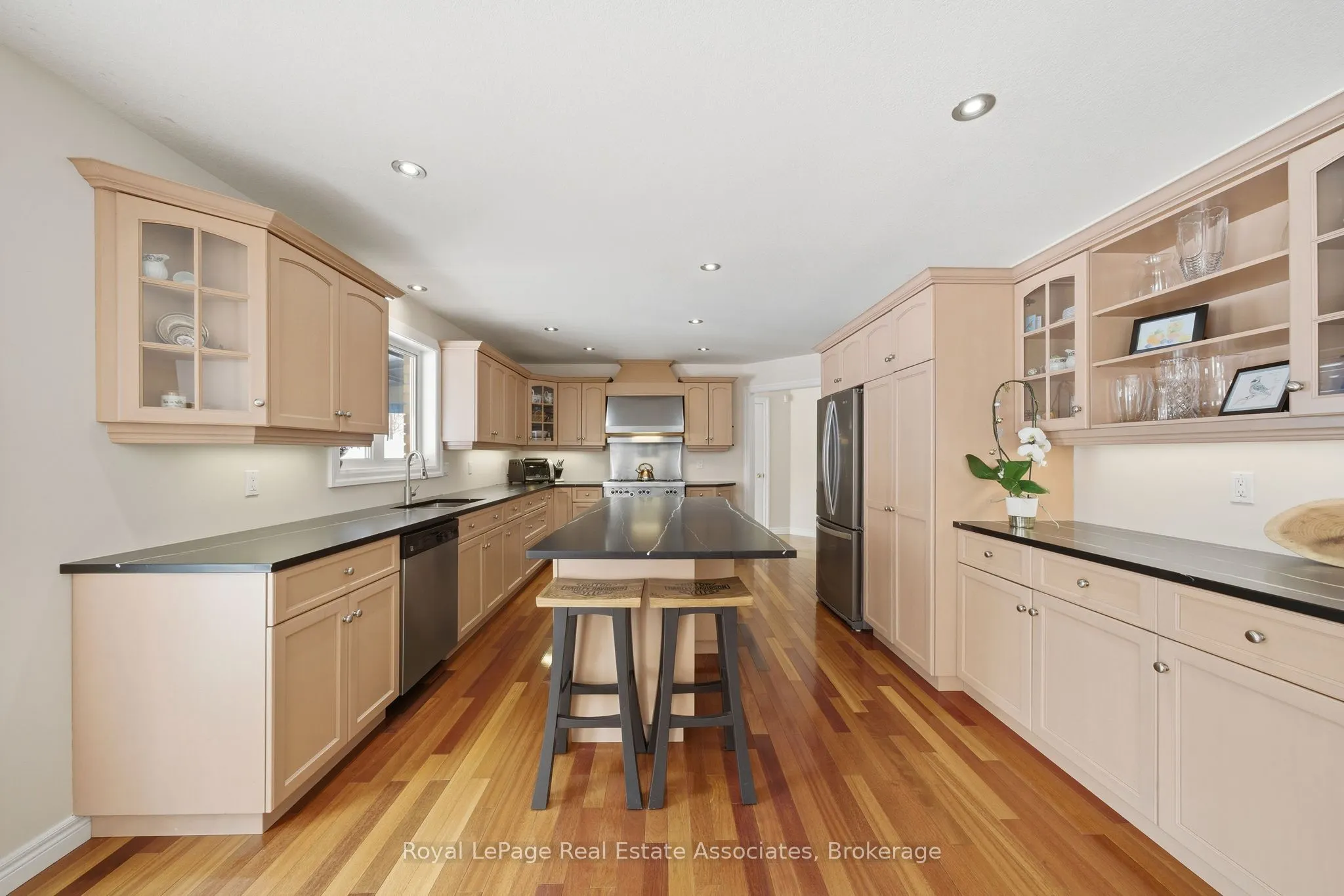 86 Ridge Road E