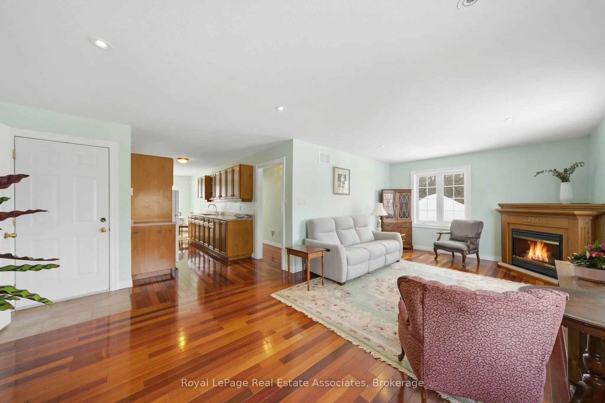 86 Ridge Road E