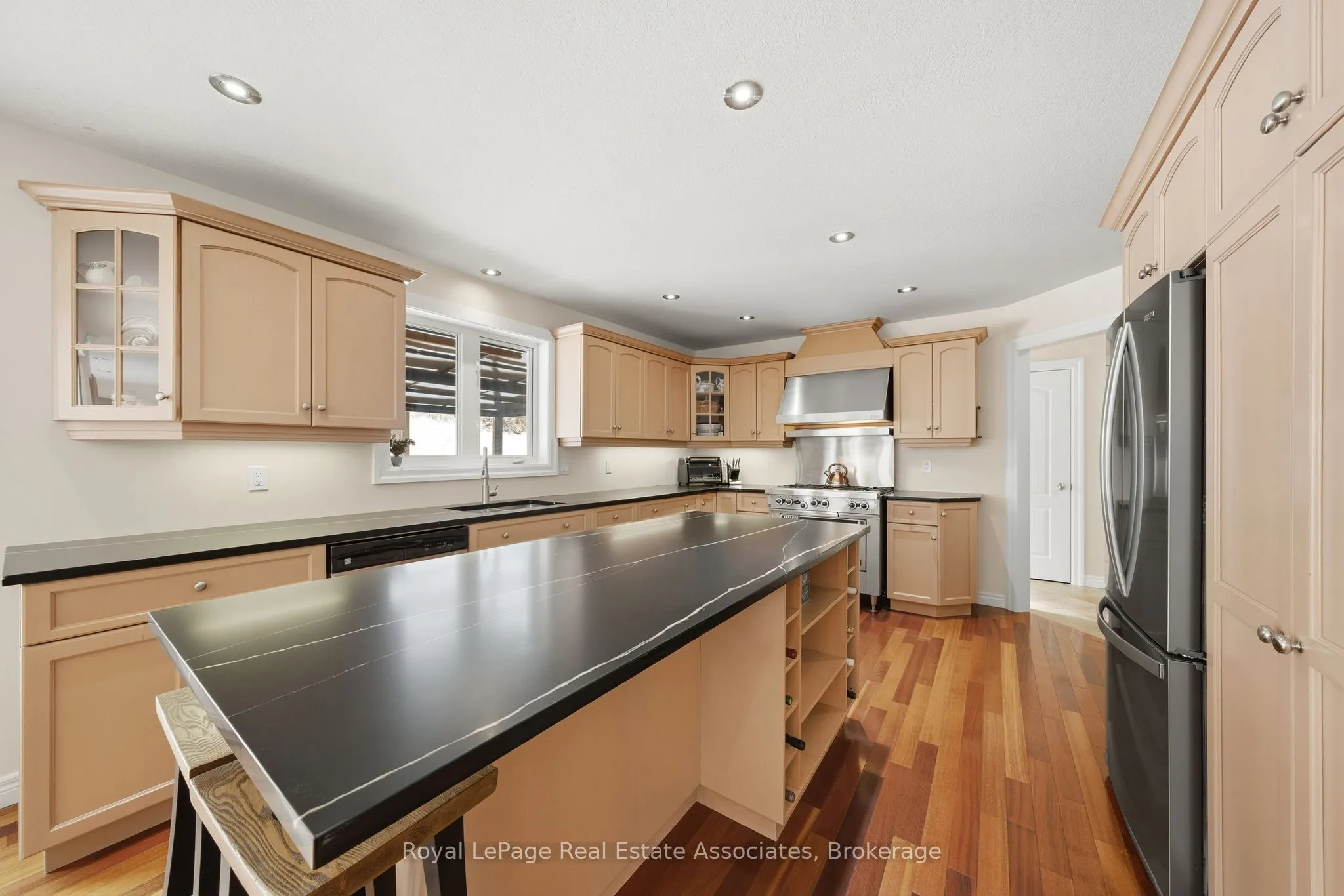 86 Ridge Road E
