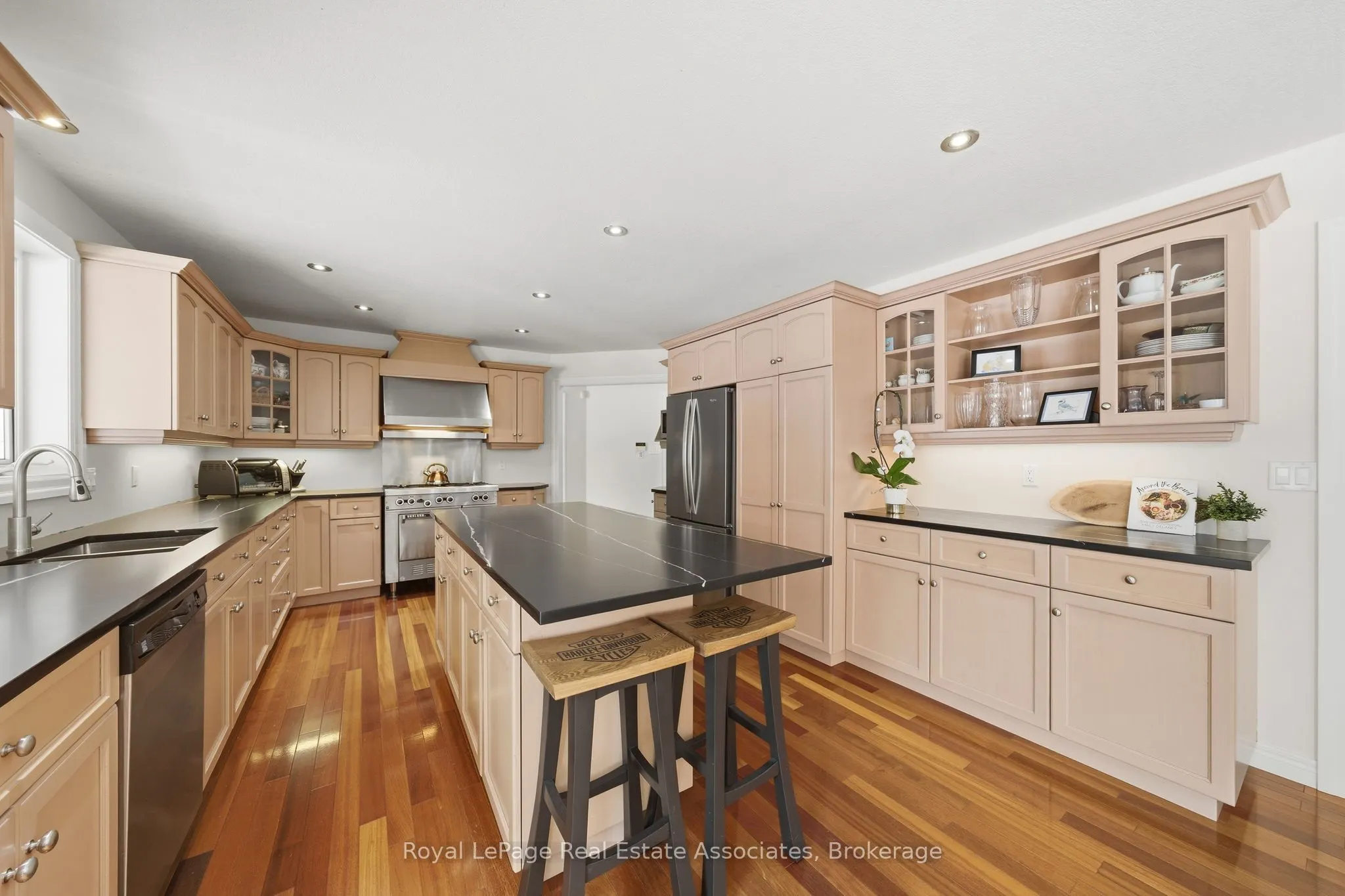 86 Ridge Road E