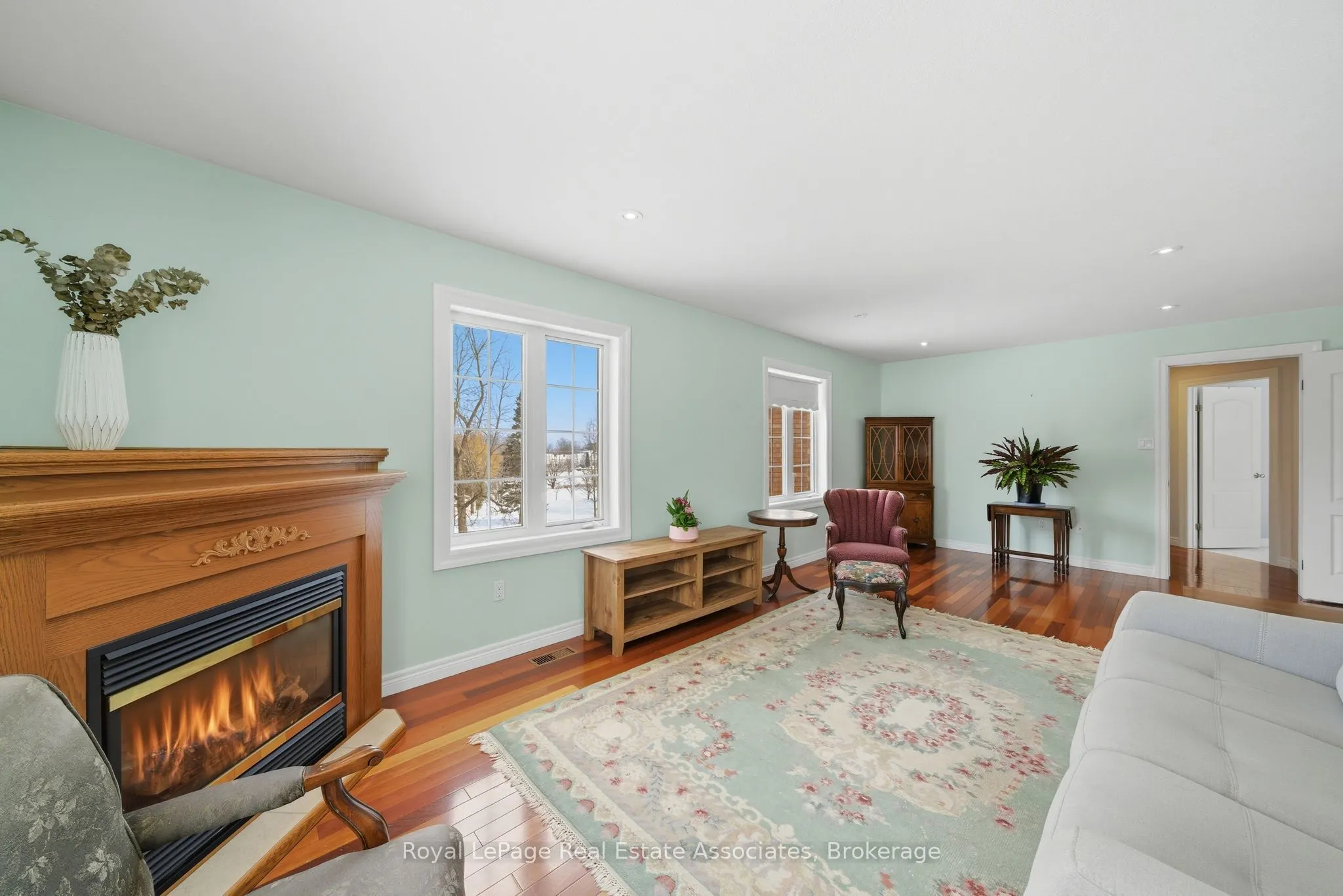 86 Ridge Road E
