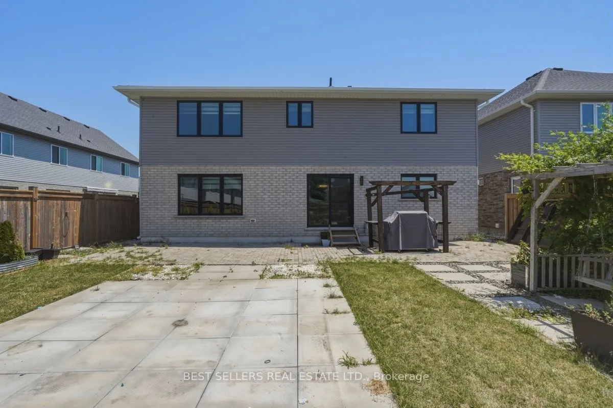 22 Weir Crescent