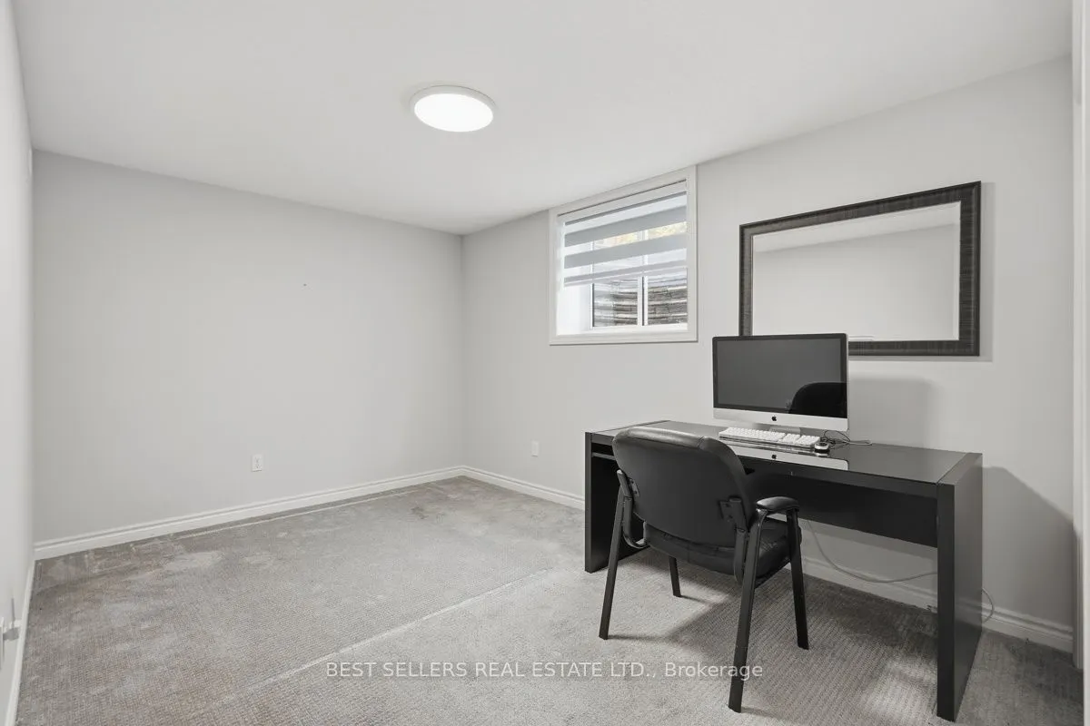 22 Weir Crescent