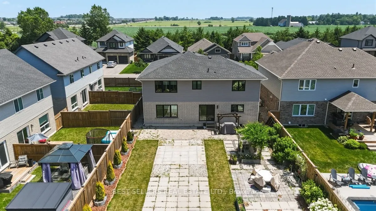22 Weir Crescent