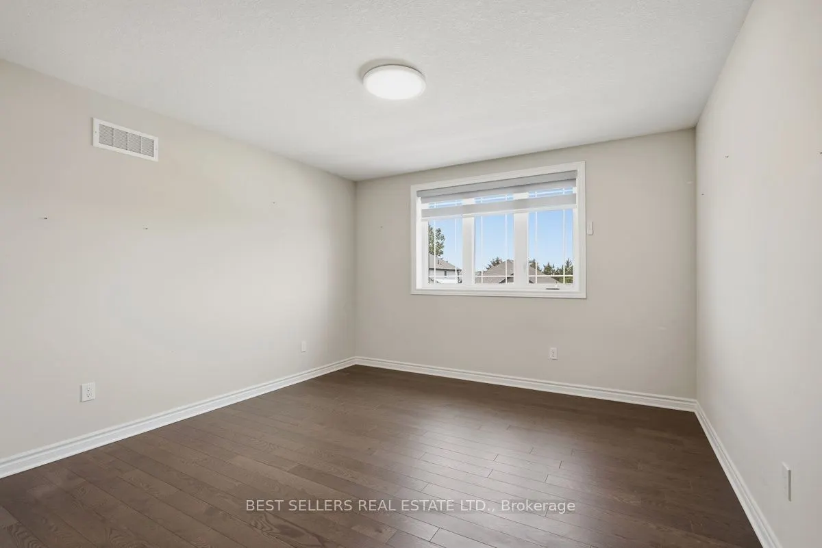 22 Weir Crescent