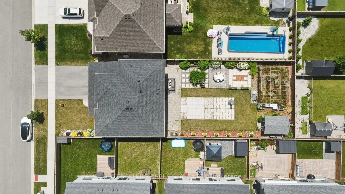 22 Weir Crescent