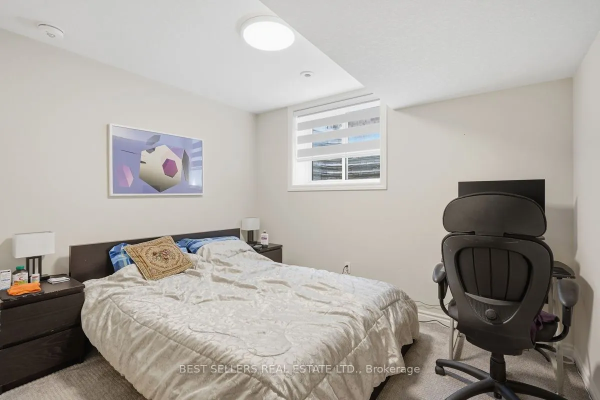 22 Weir Crescent