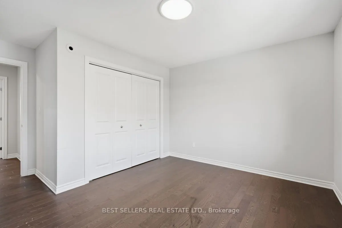 22 Weir Crescent