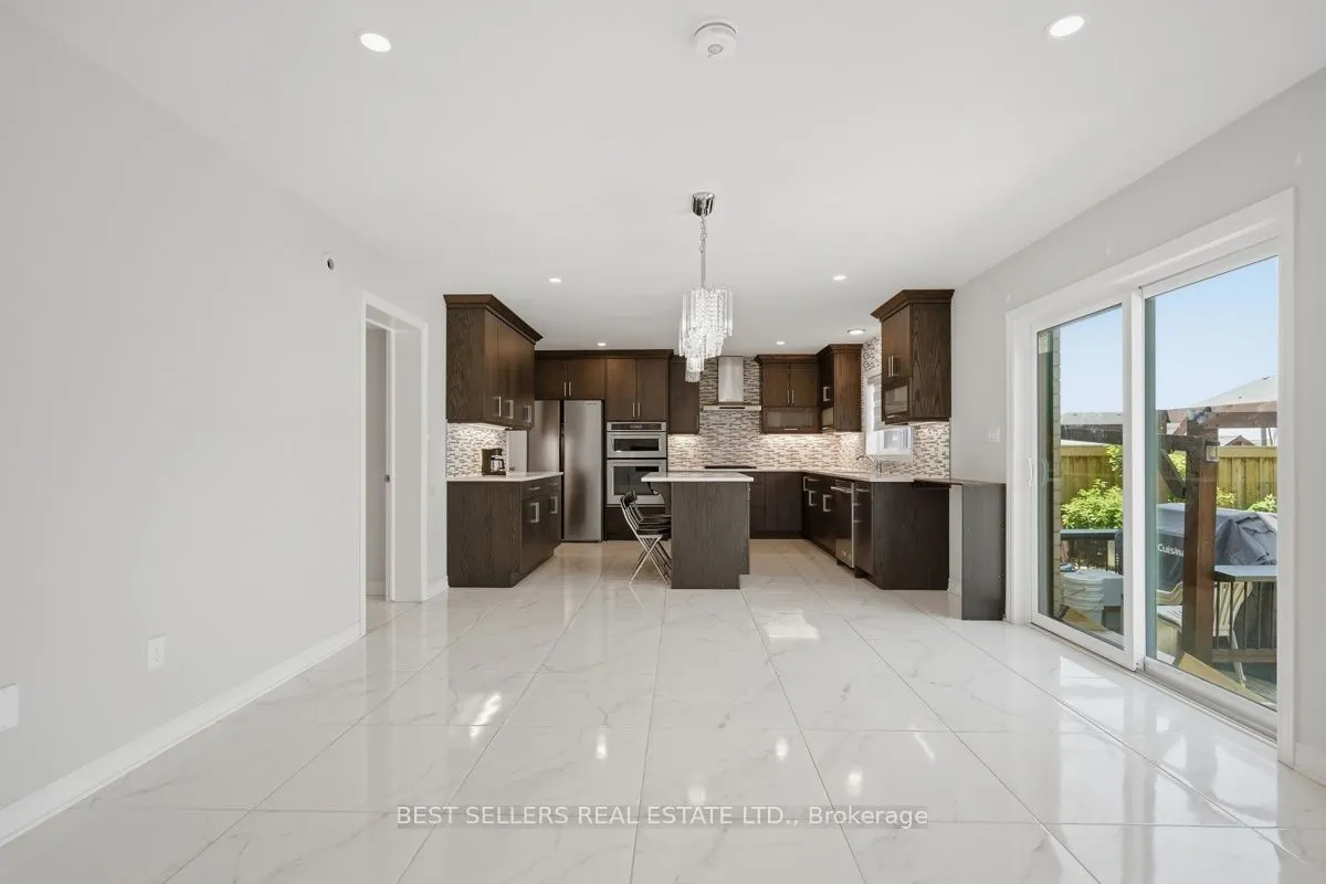 22 Weir Crescent