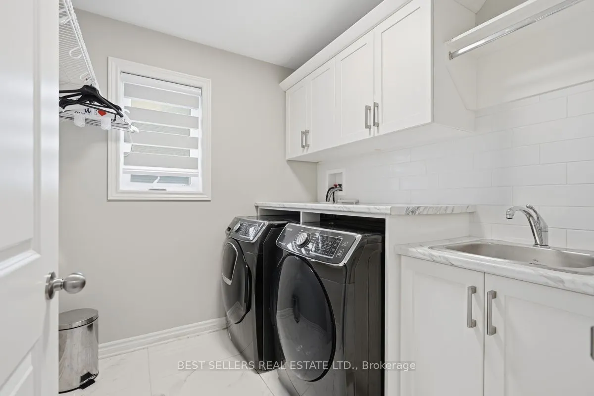 22 Weir Crescent