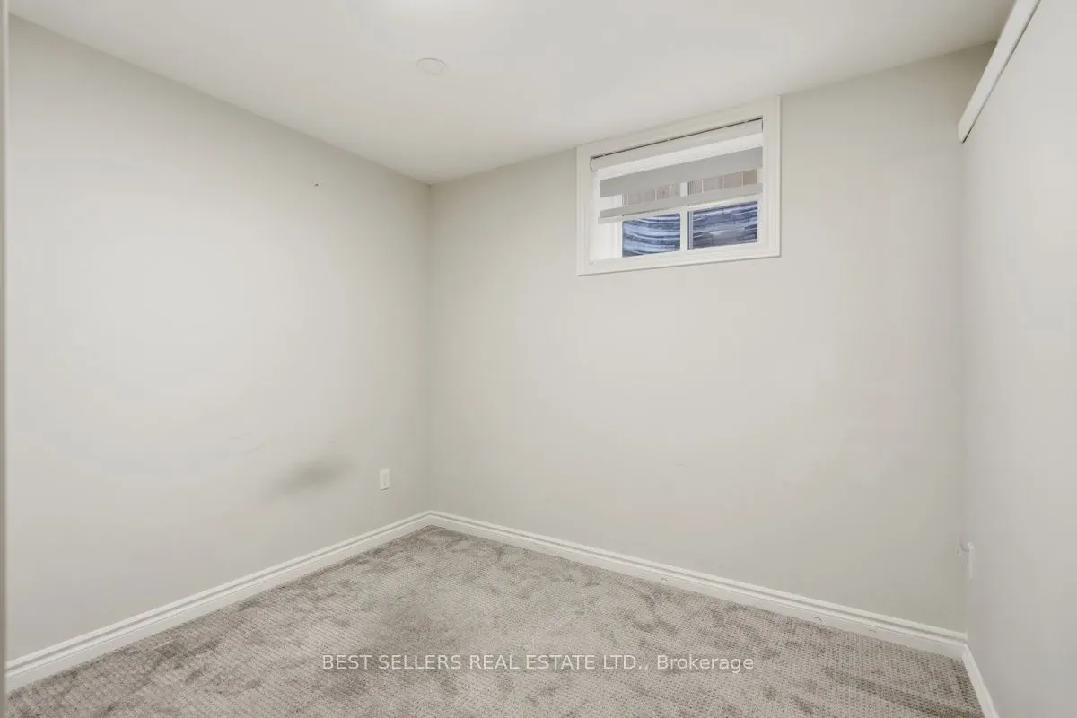 22 Weir Crescent