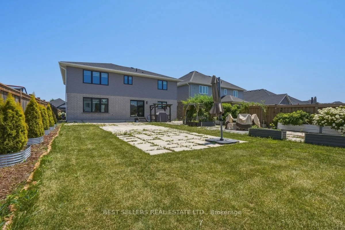22 Weir Crescent
