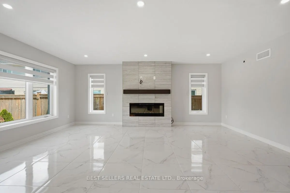 22 Weir Crescent