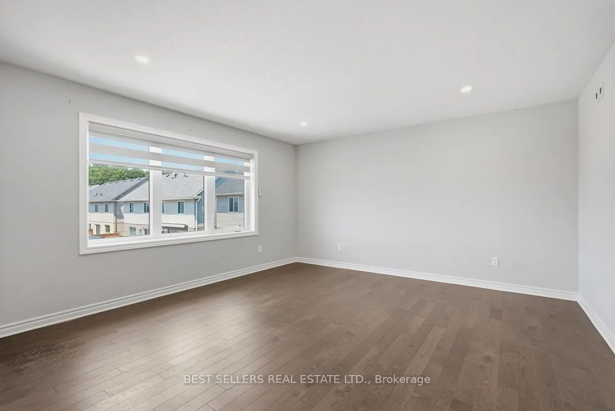 22 Weir Crescent
