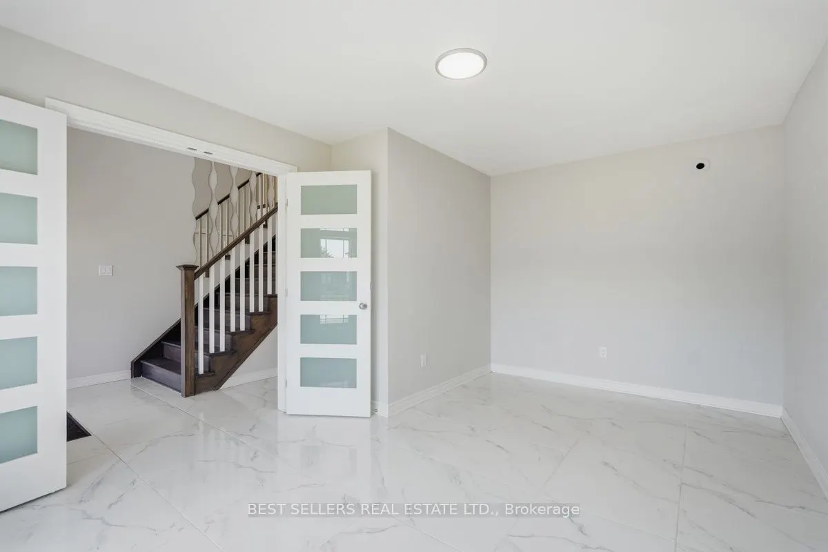 22 Weir Crescent