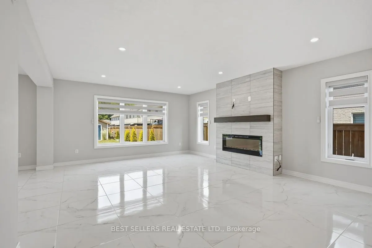 22 Weir Crescent
