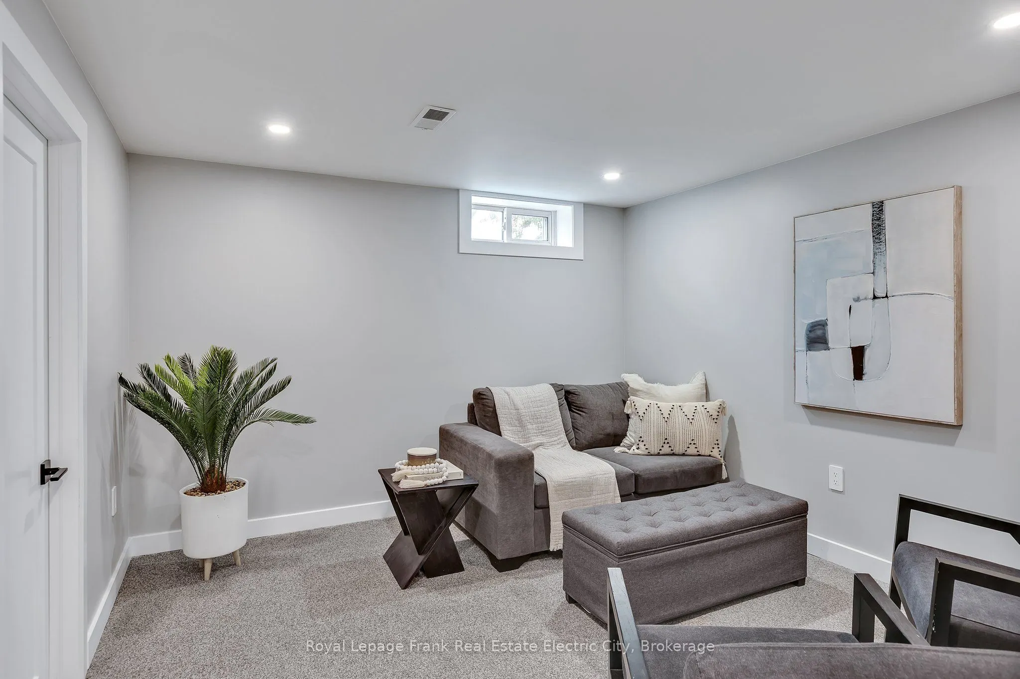 547 Rose Avenue
