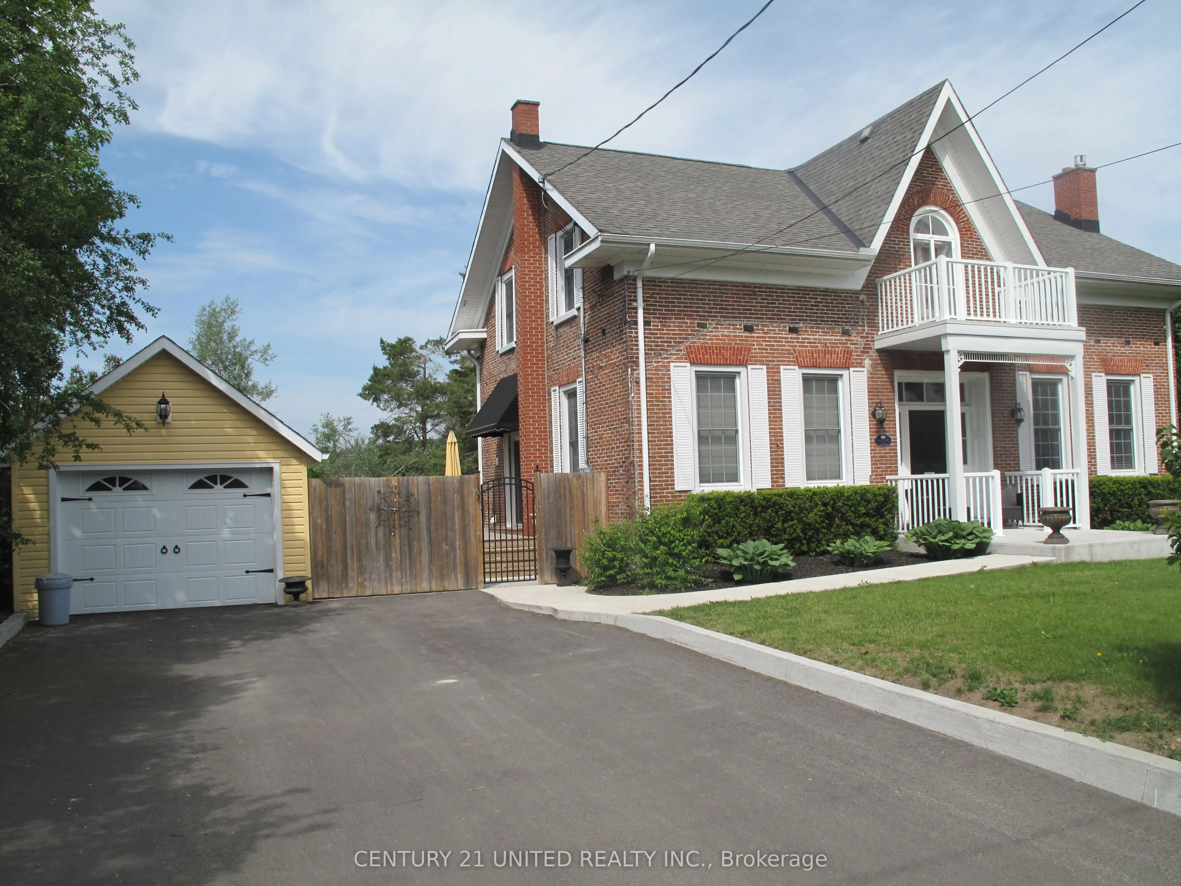 33 Bridge Street S