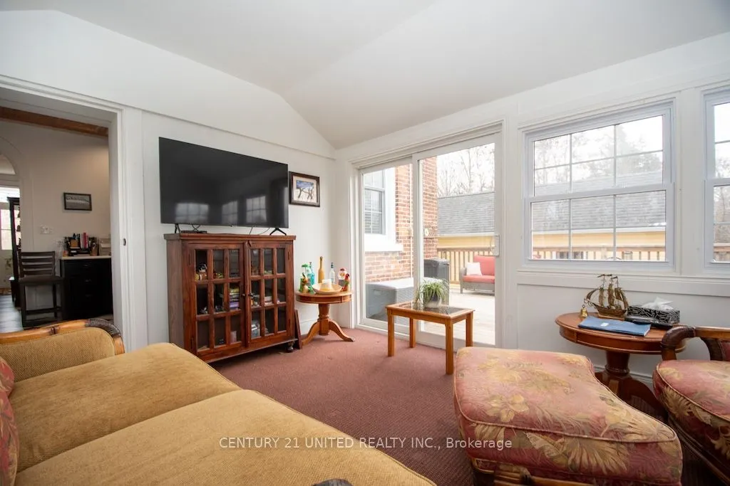 33 Bridge Street S