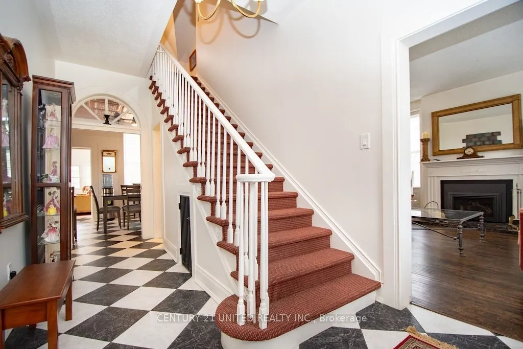 33 Bridge Street S