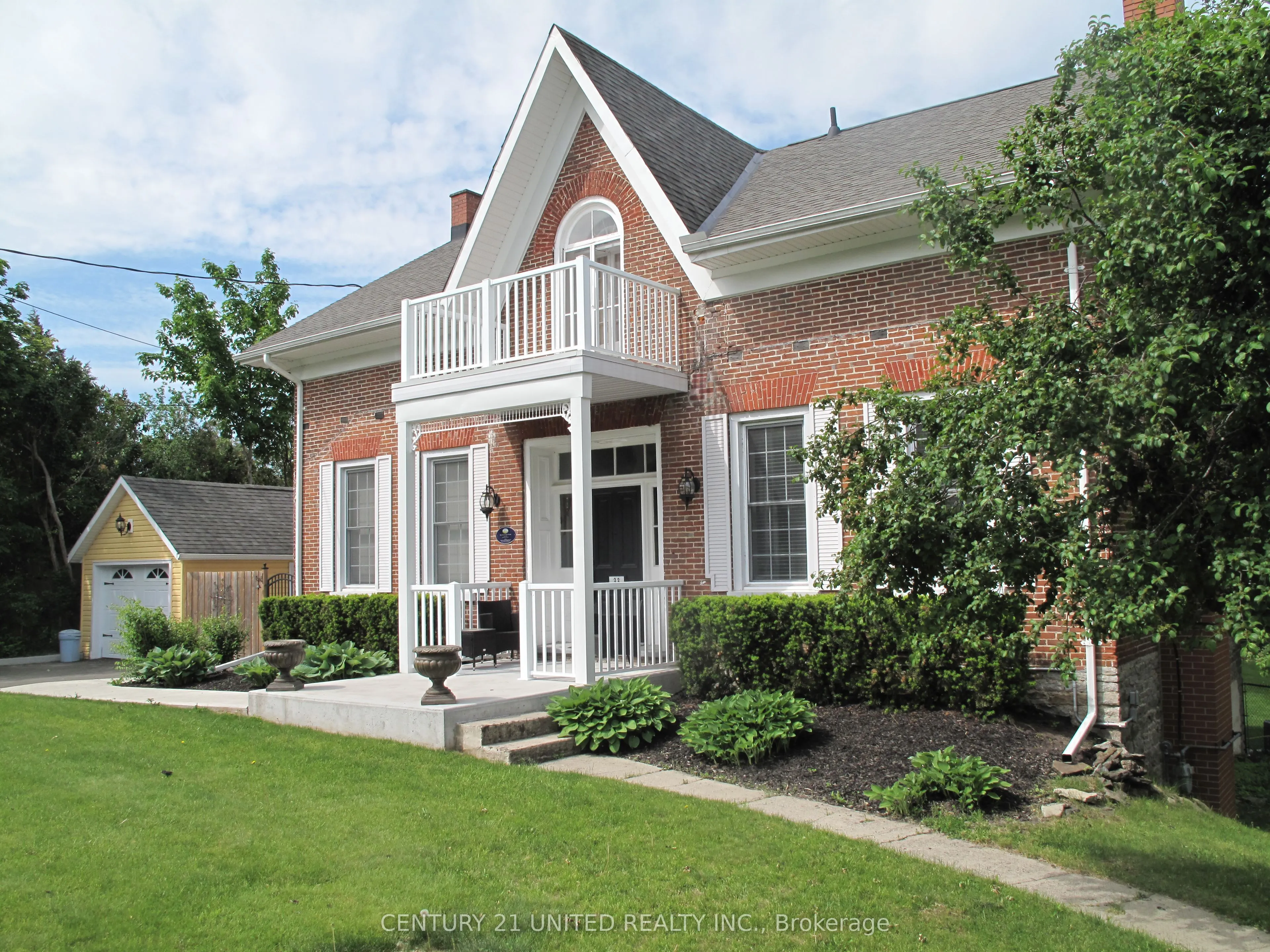 33 Bridge Street S