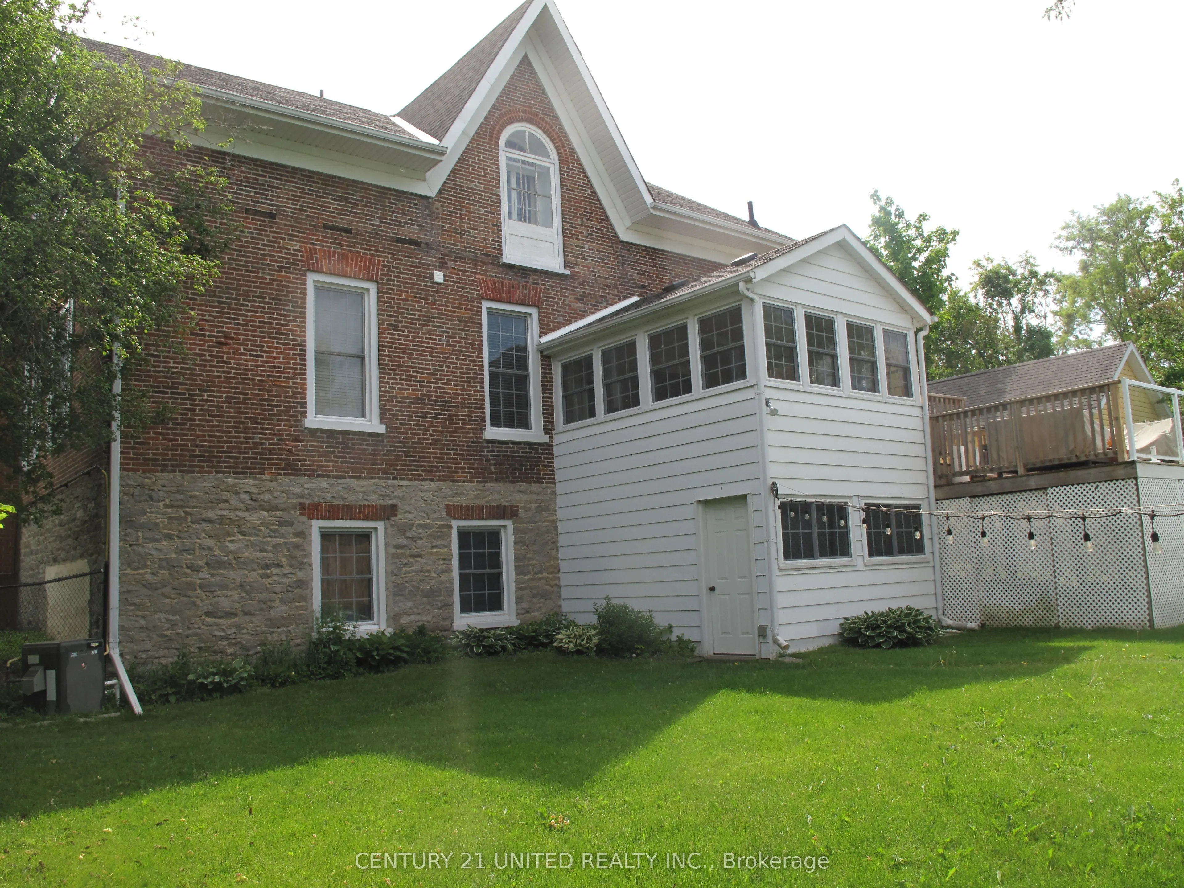 33 Bridge Street S