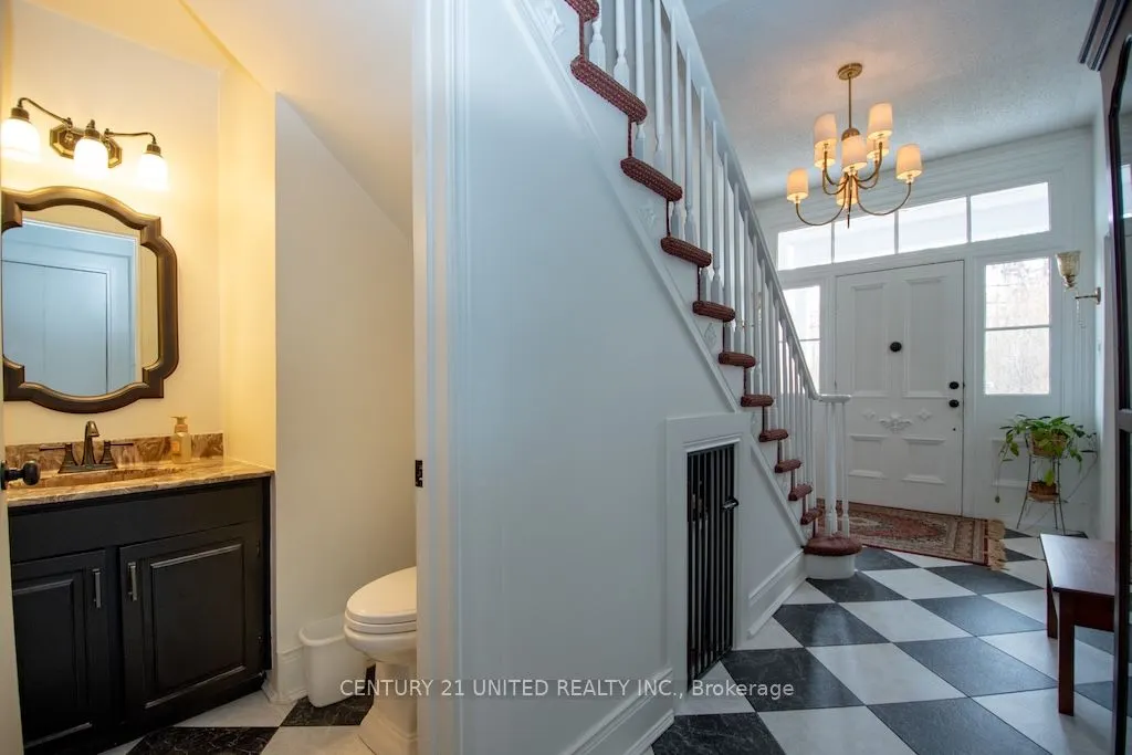 33 Bridge Street S