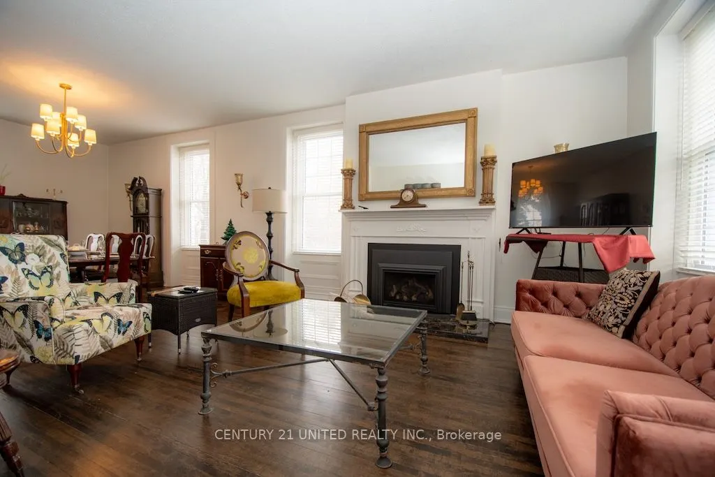 33 Bridge Street S
