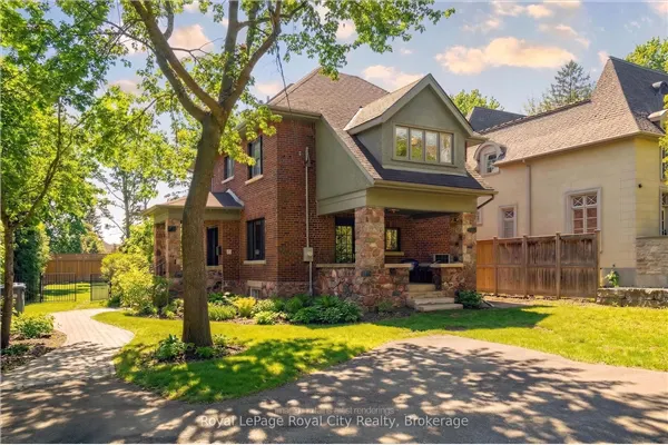 87 University Avenue W