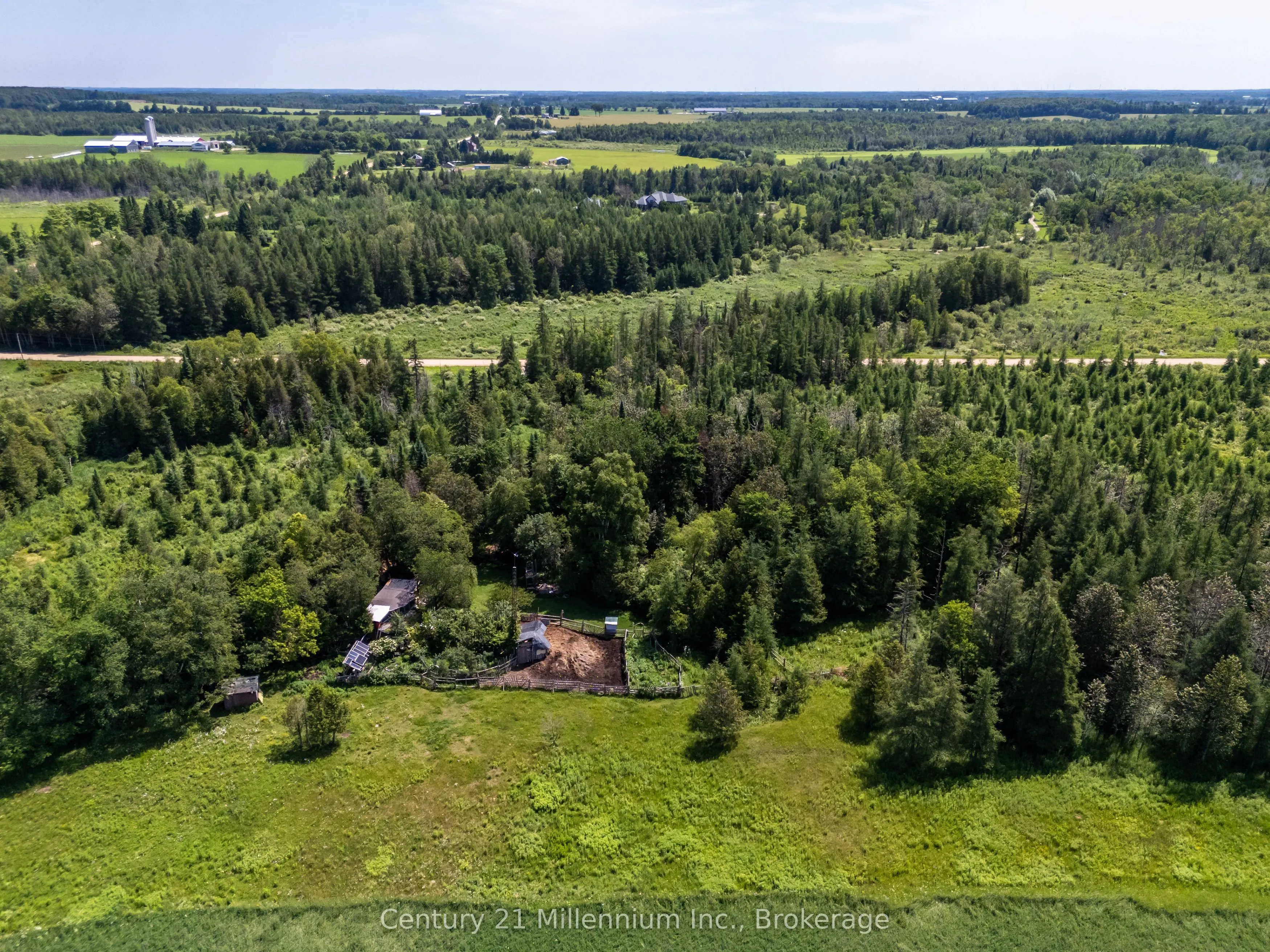 612608 Sideroad 61