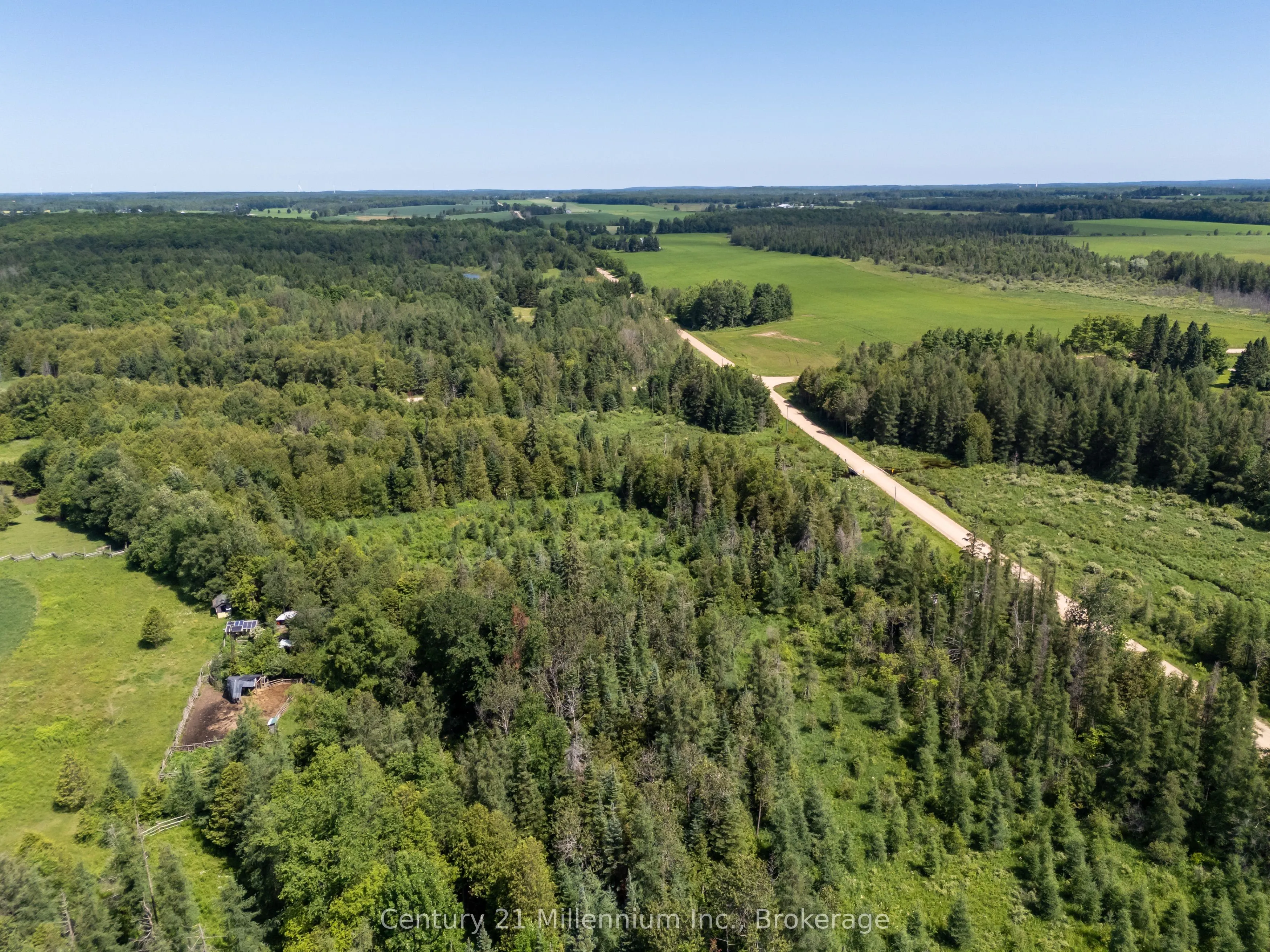 612608 Sideroad 61
