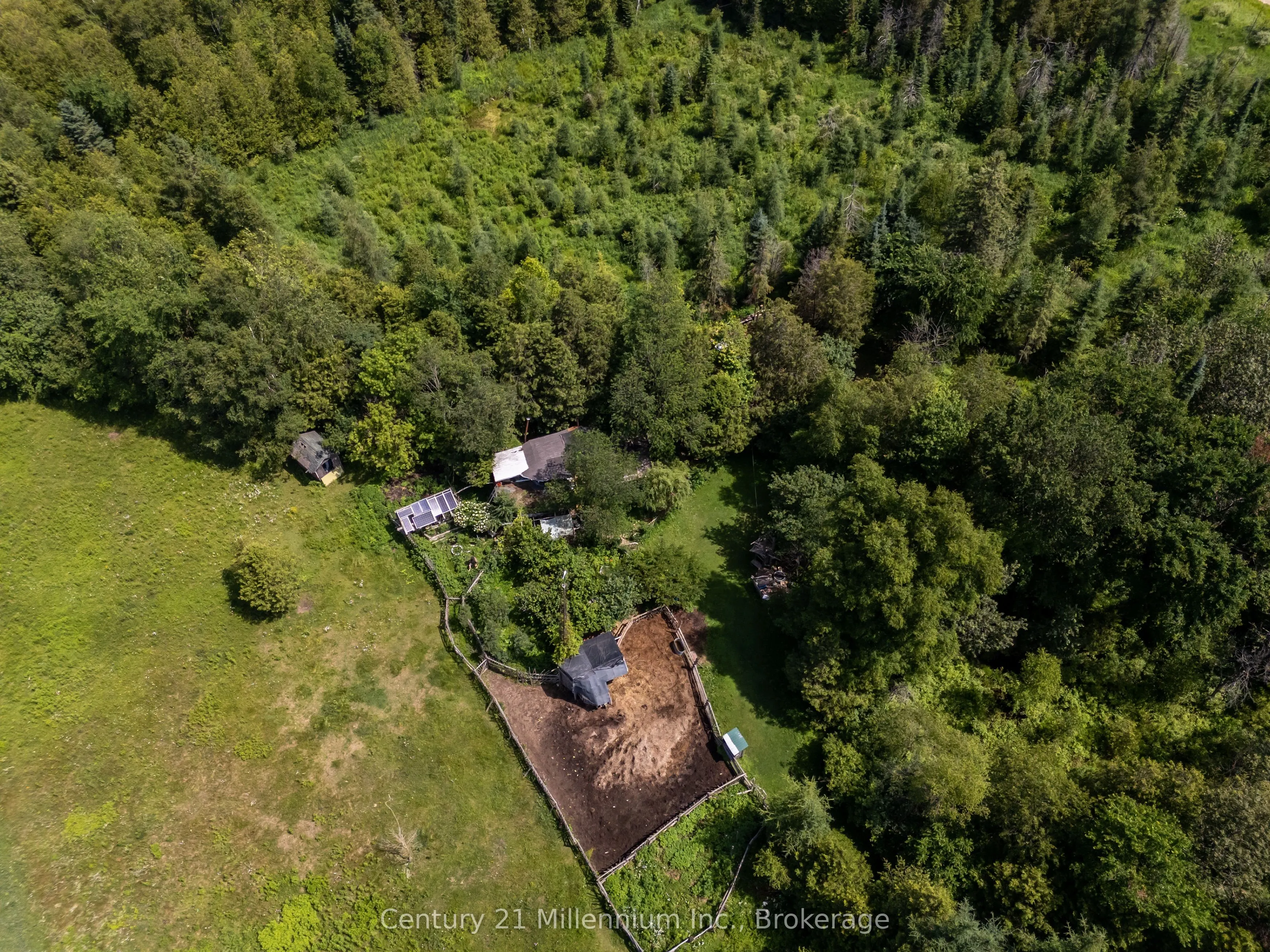 612608 Sideroad 61