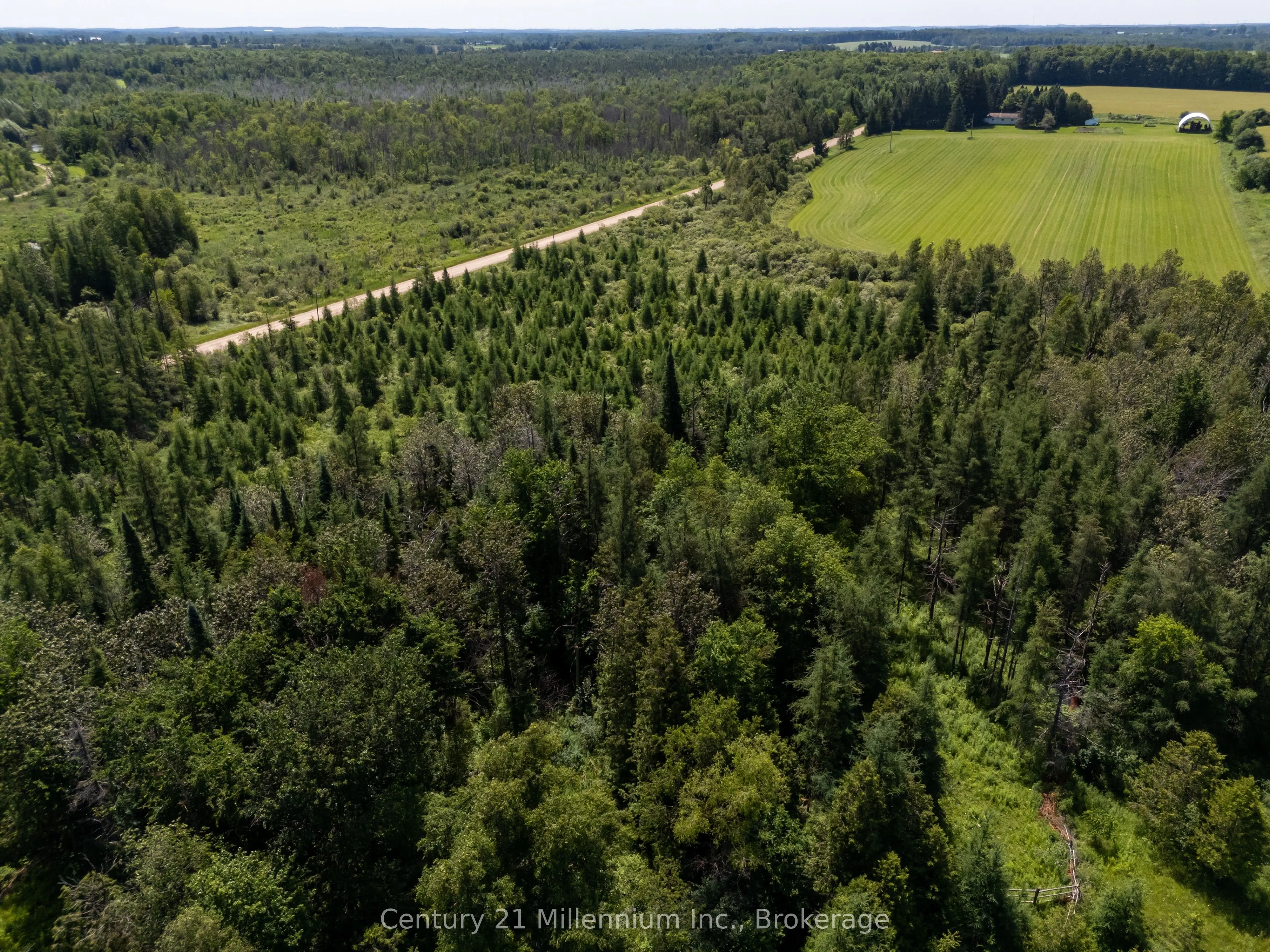612608 Sideroad 61