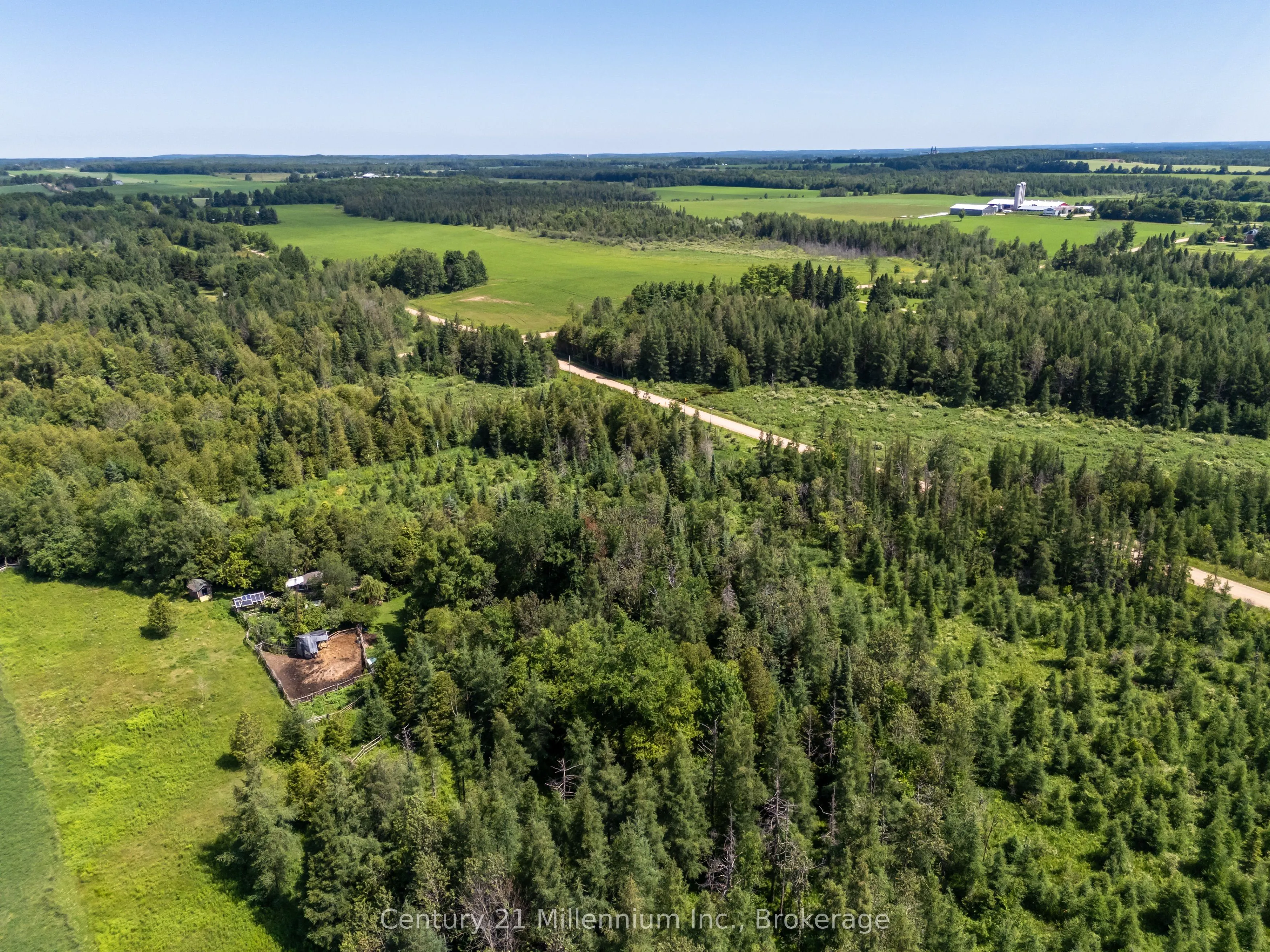 612608 Sideroad 61