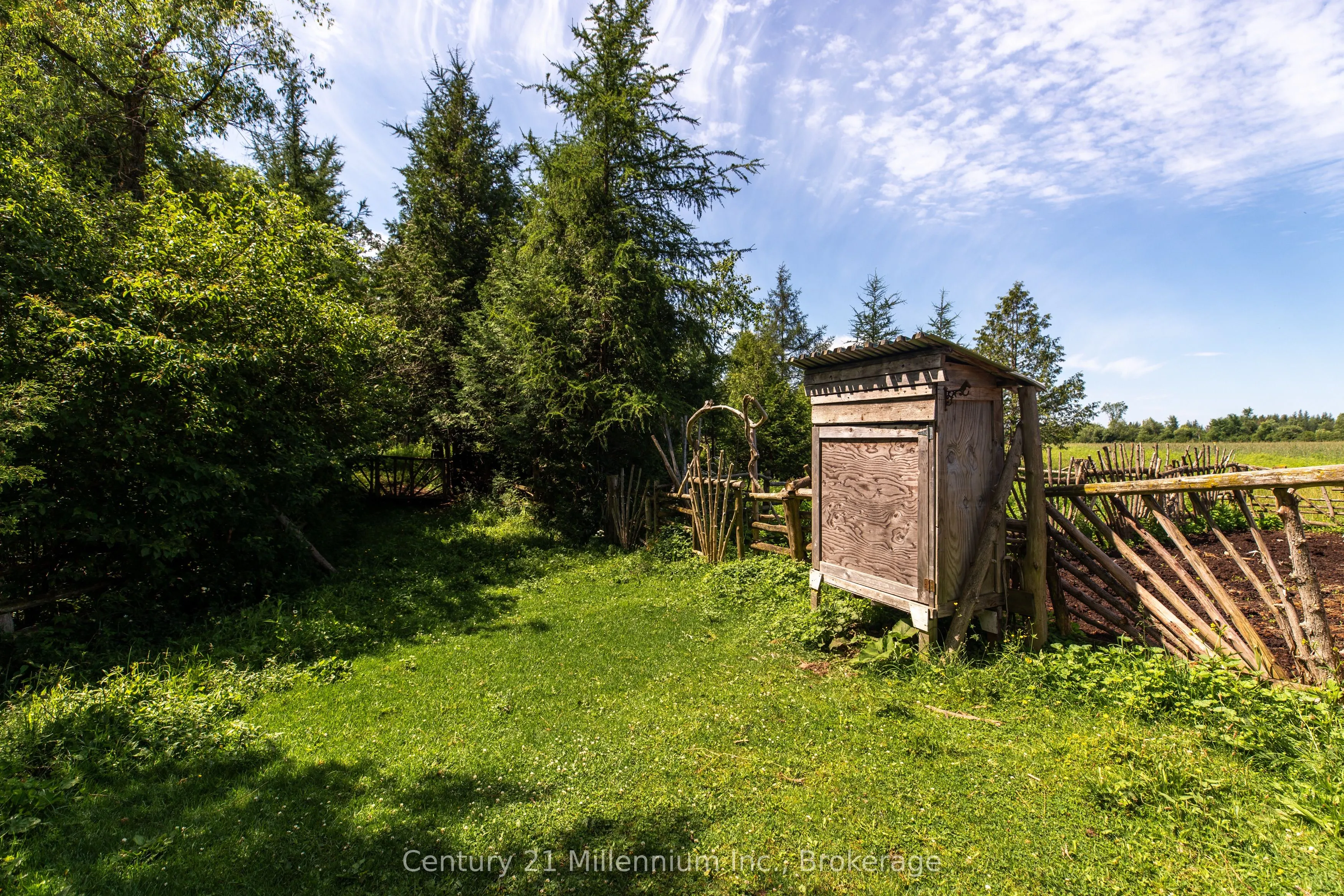 612608 Sideroad 61