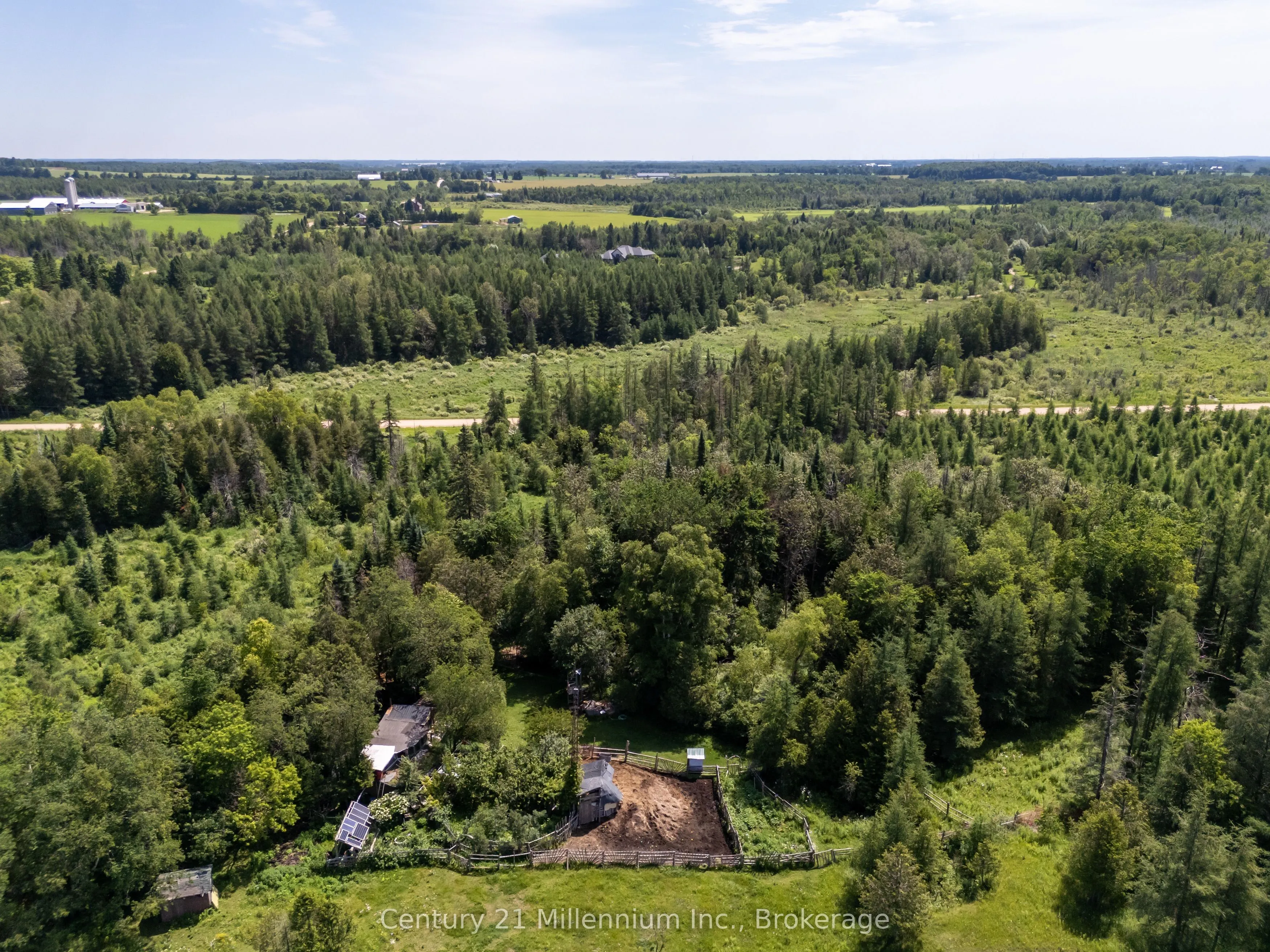 612608 Sideroad 61