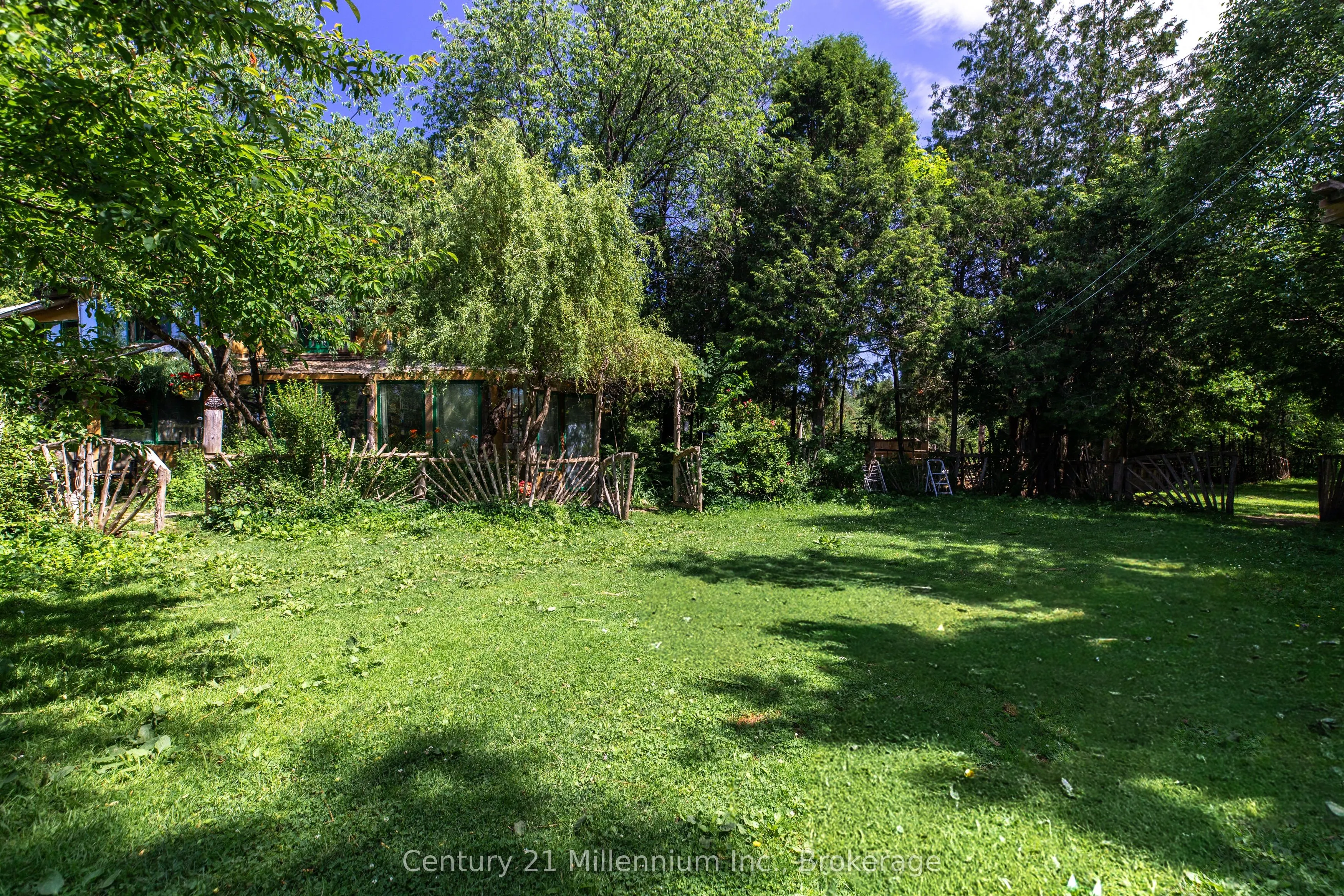 612608 Sideroad 61